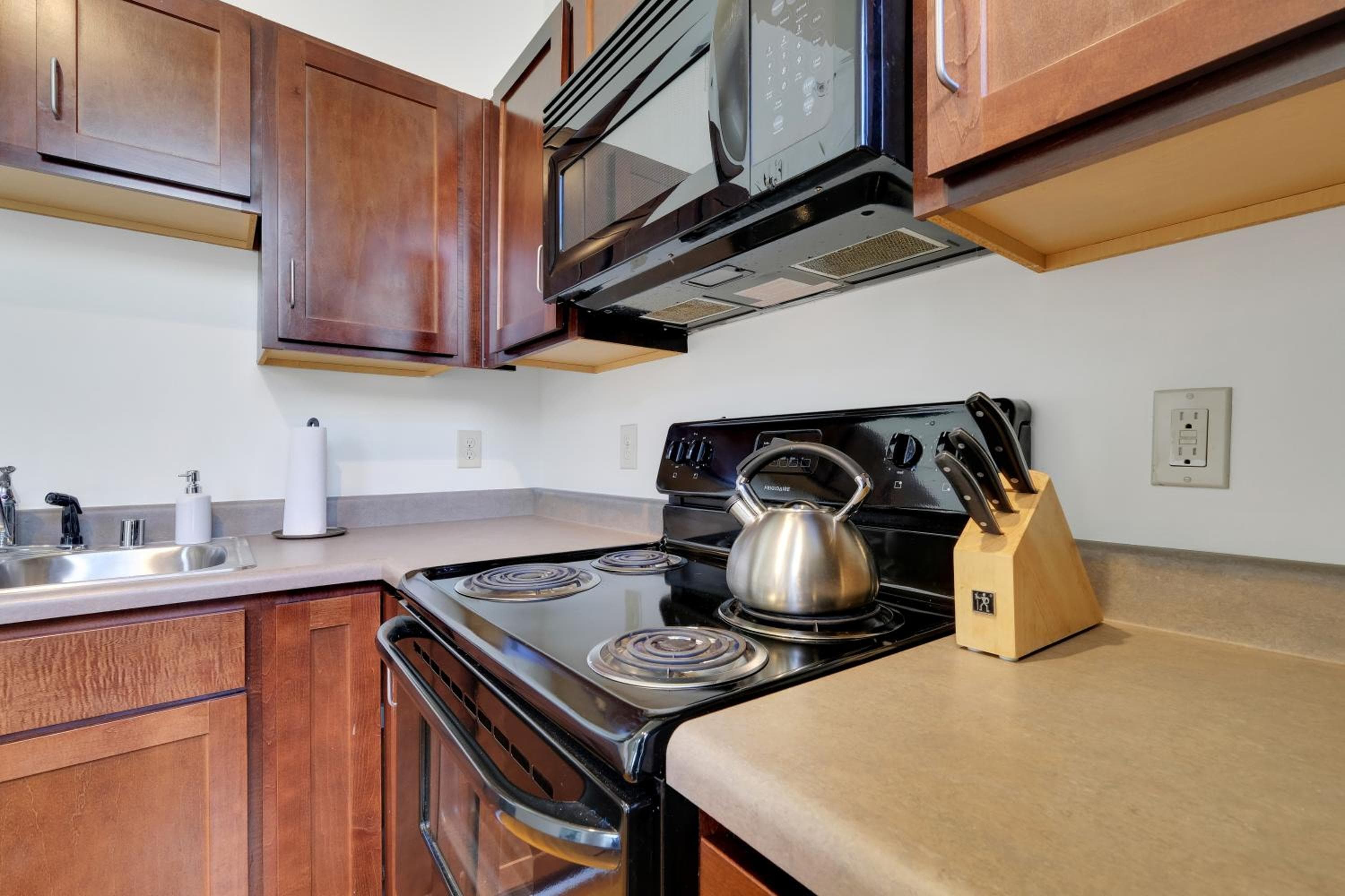 2br Apartment With King Beds, Historic Charm