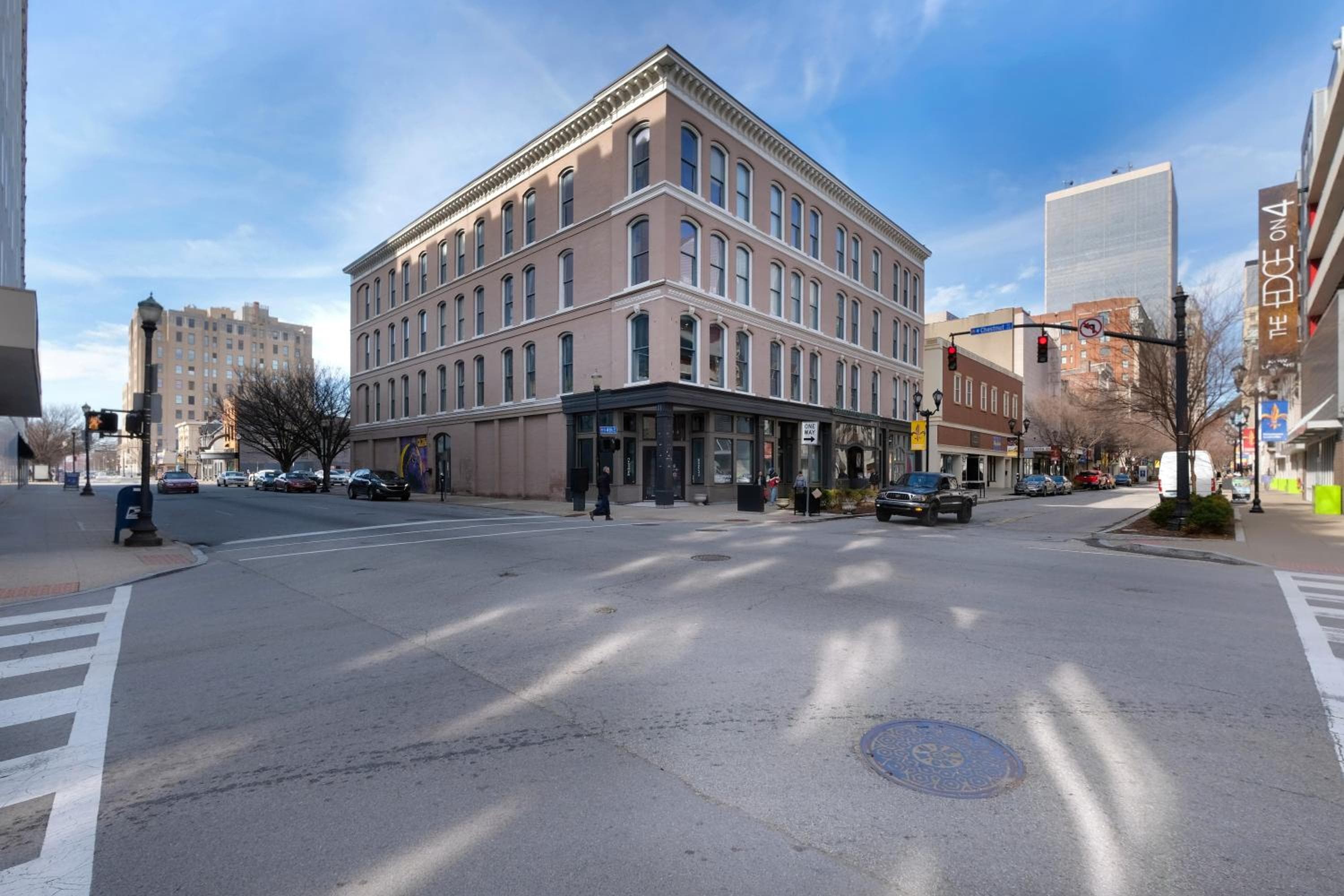 Apartment With King Bed In Downtown Louisville