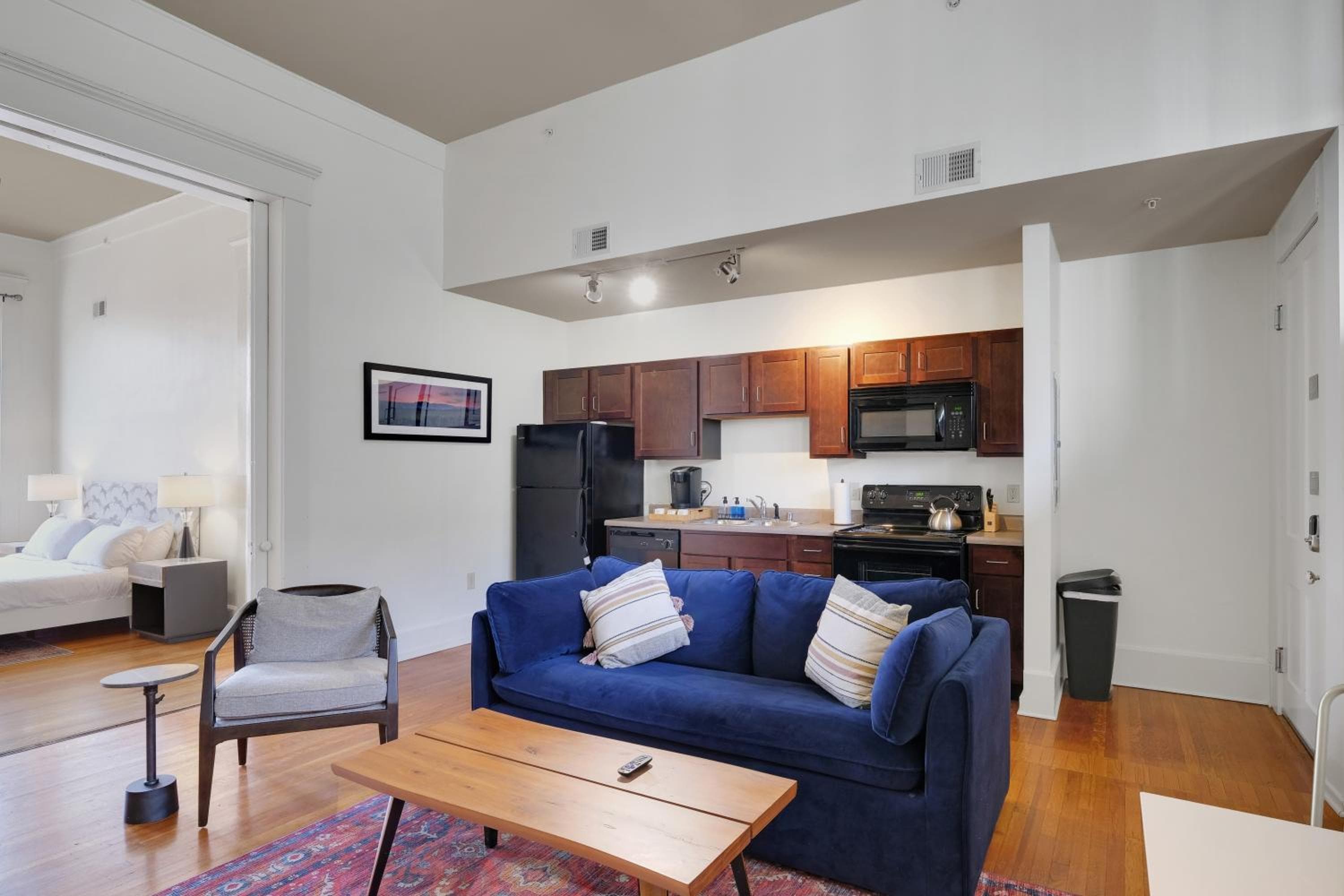 Apartment With King Bed In Downtown Louisville