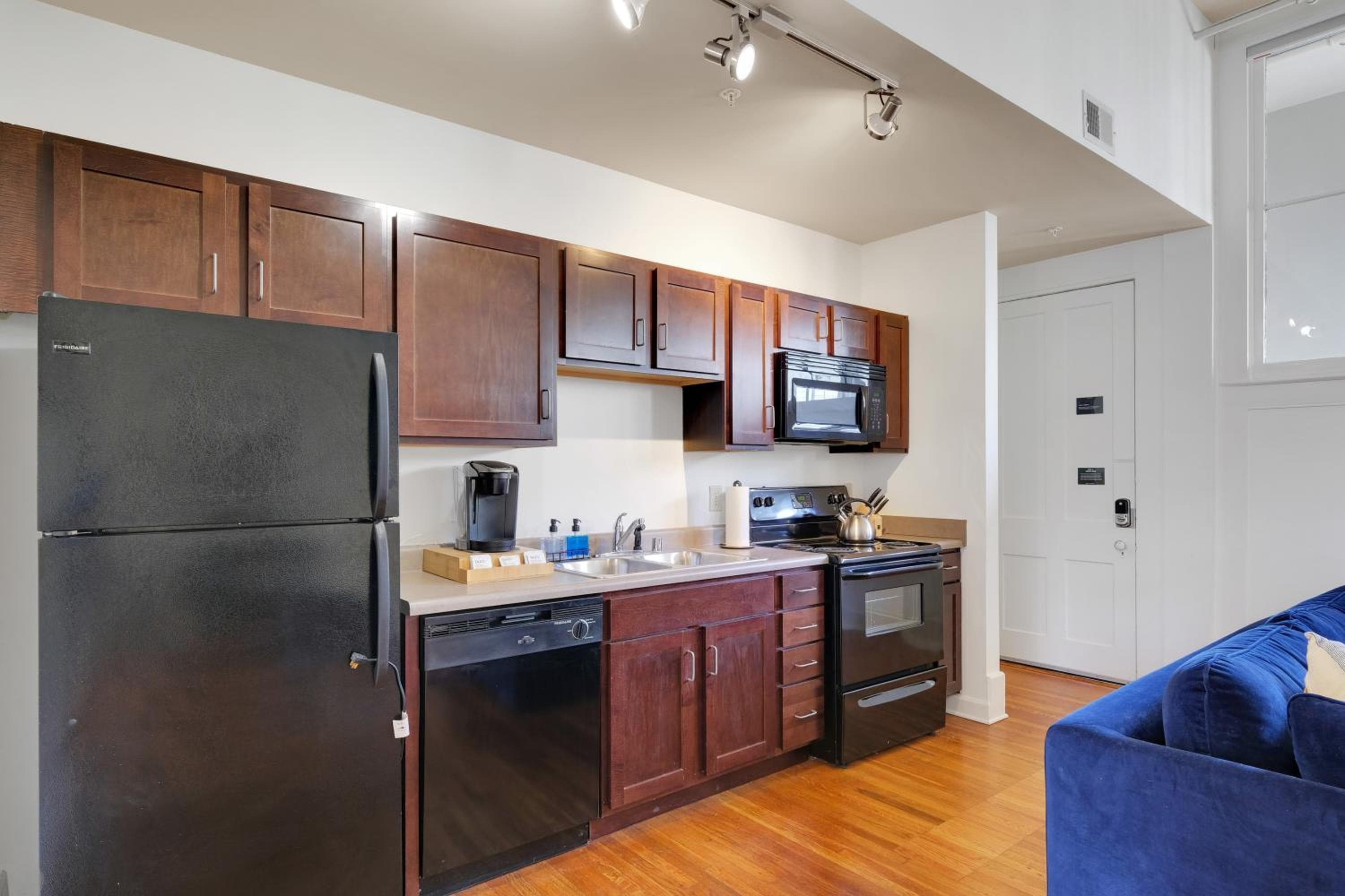 Apartment With King Bed In Downtown Louisville