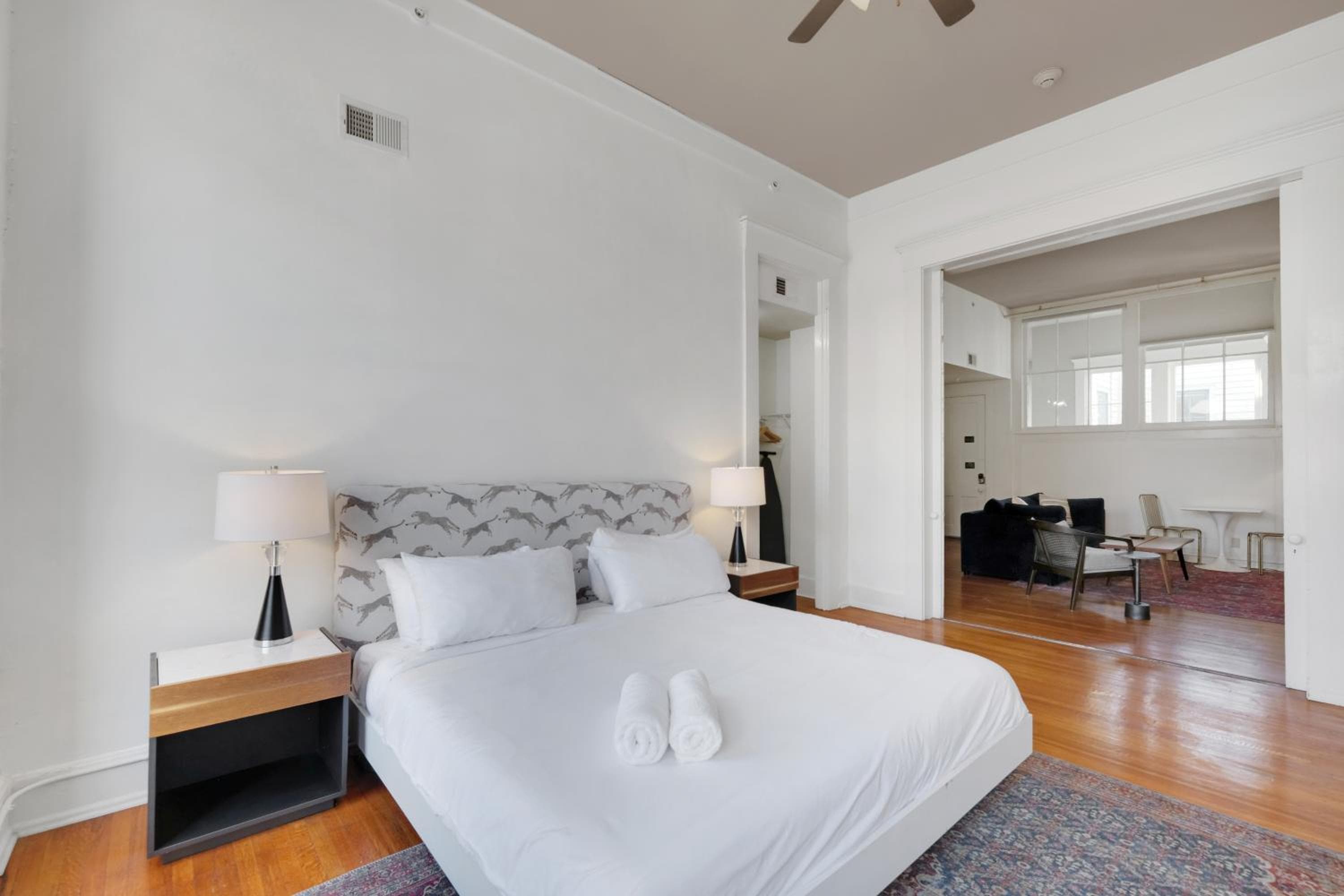Apartment With King Bed In Downtown Louisville