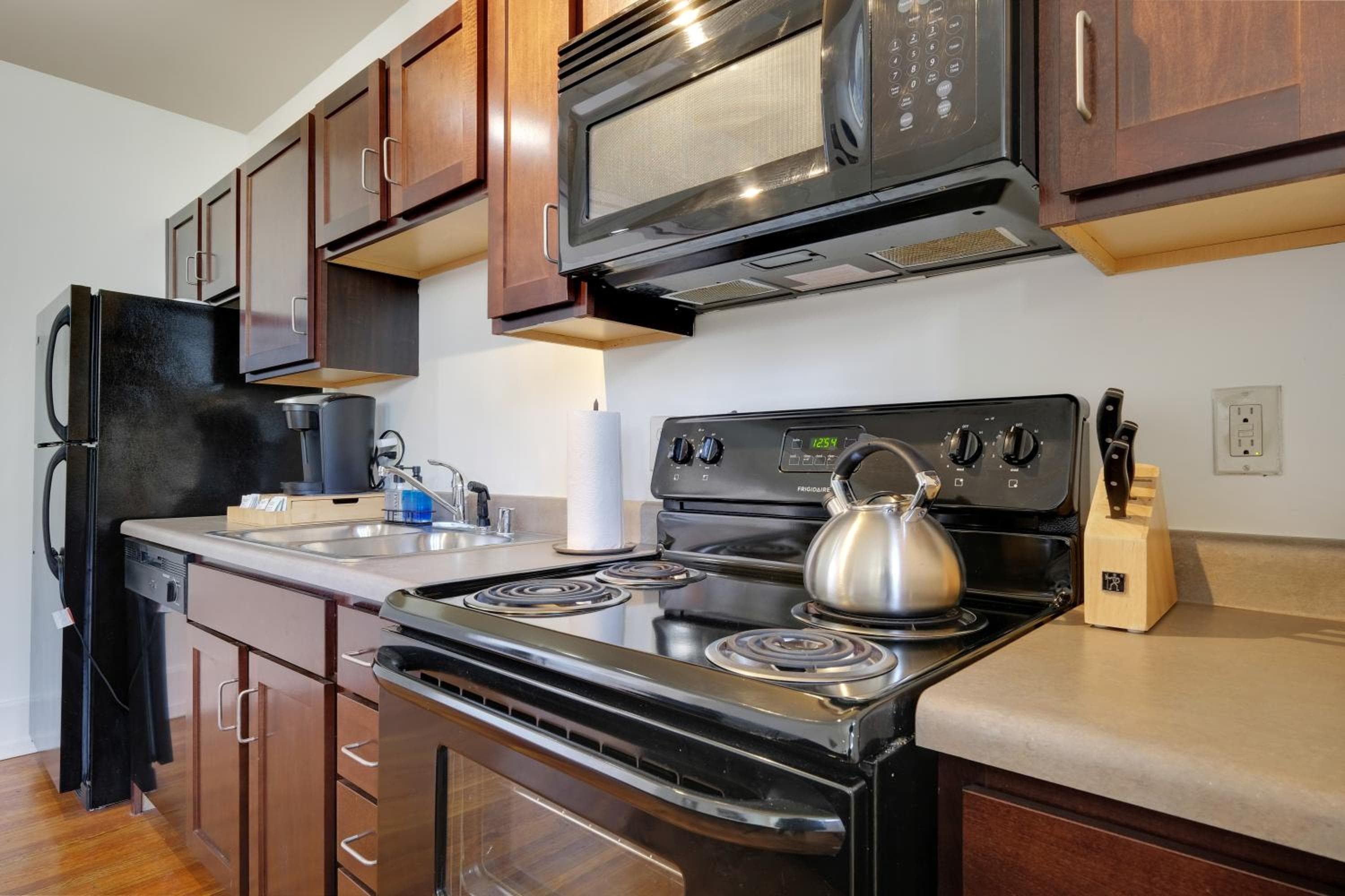 Apartment With King Bed In Downtown Louisville