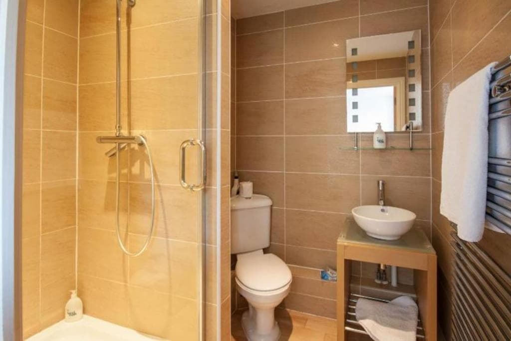 The beautifully central Flat 3 The Cobourg Tenby Sat to Sat booking only in school summer holidays