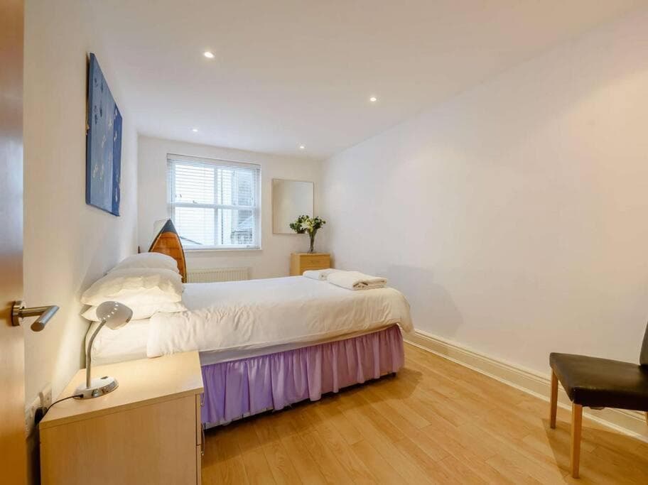 The beautifully central Flat 3 The Cobourg Tenby Sat to Sat booking only in school summer holidays
