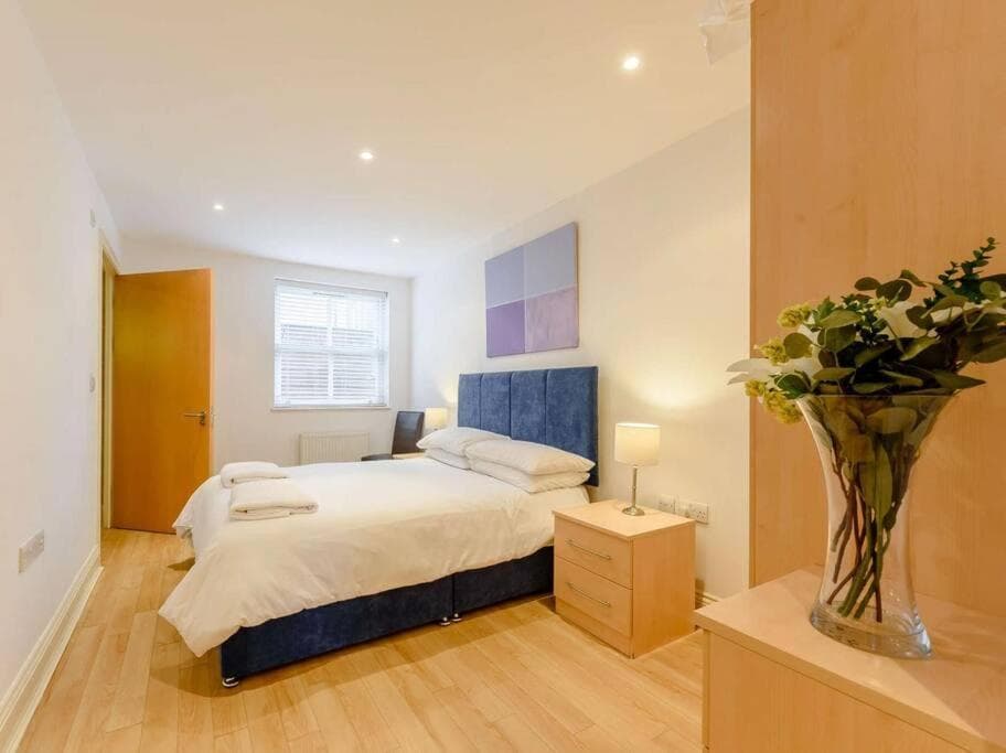 The beautifully central Flat 3 The Cobourg Tenby Sat to Sat booking only in school summer holidays
