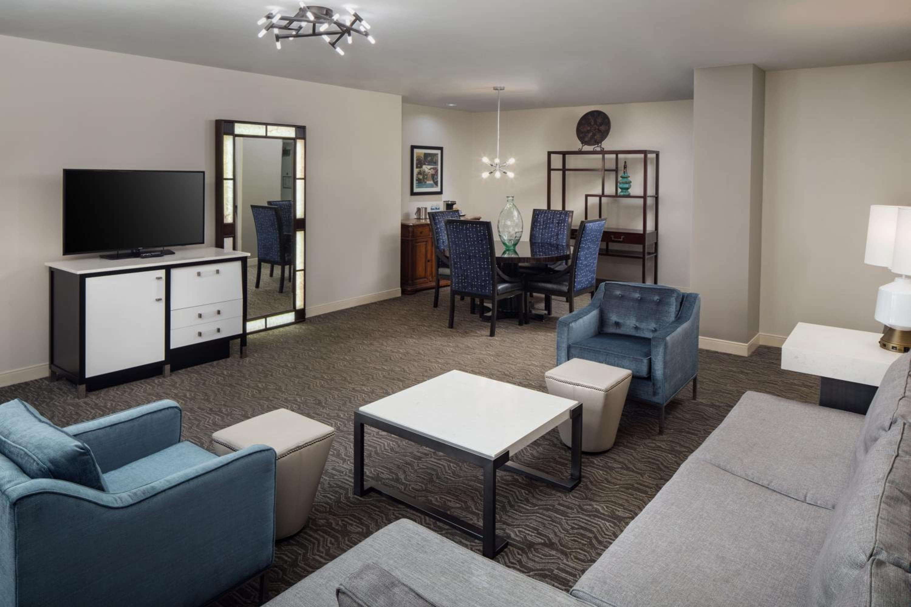 DoubleTree Suites by Hilton Hotel Detroit Downtown - Fort Shelby