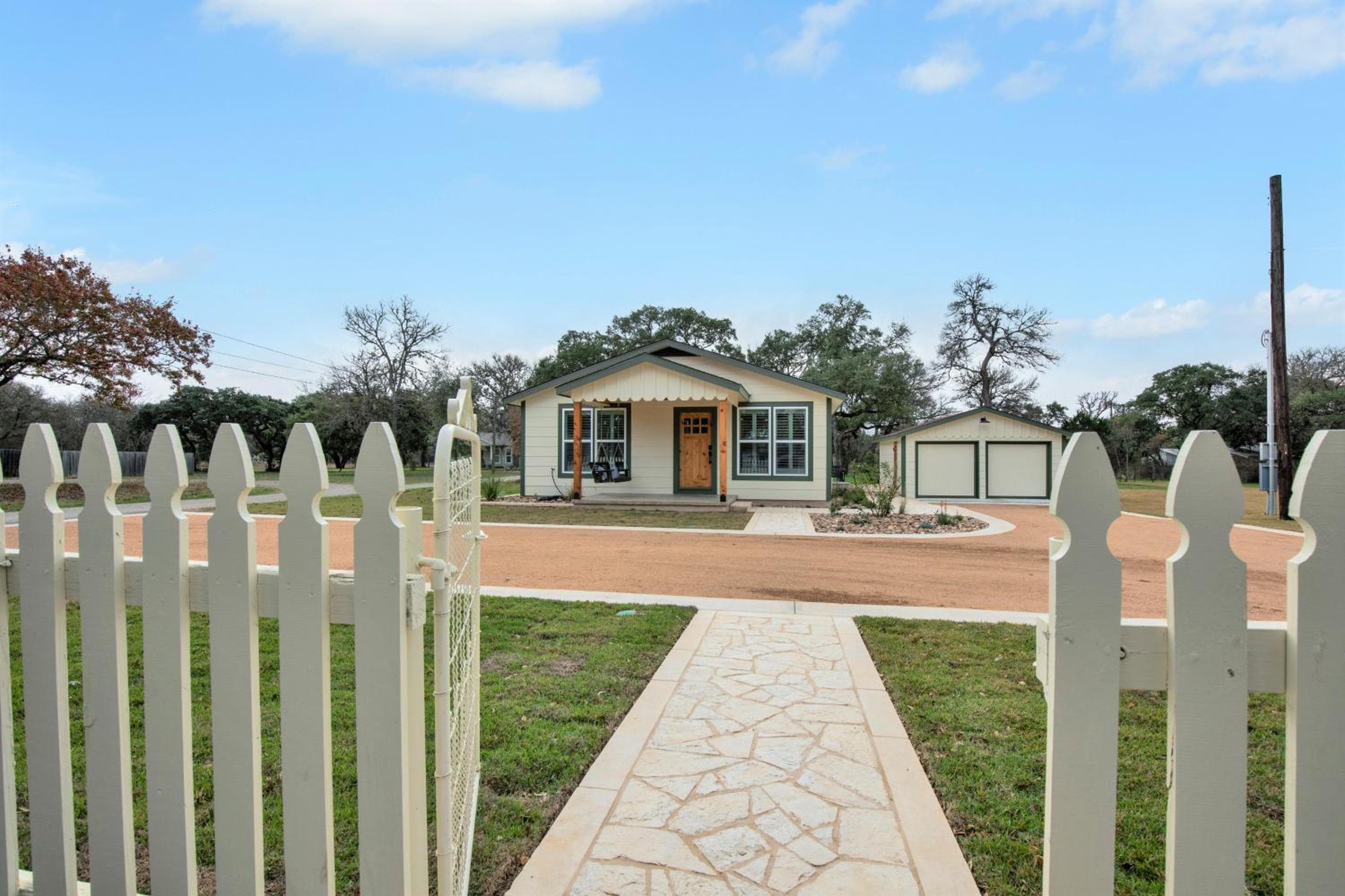 Upscale Home with Pool and FirePit - Close to Mercer St!