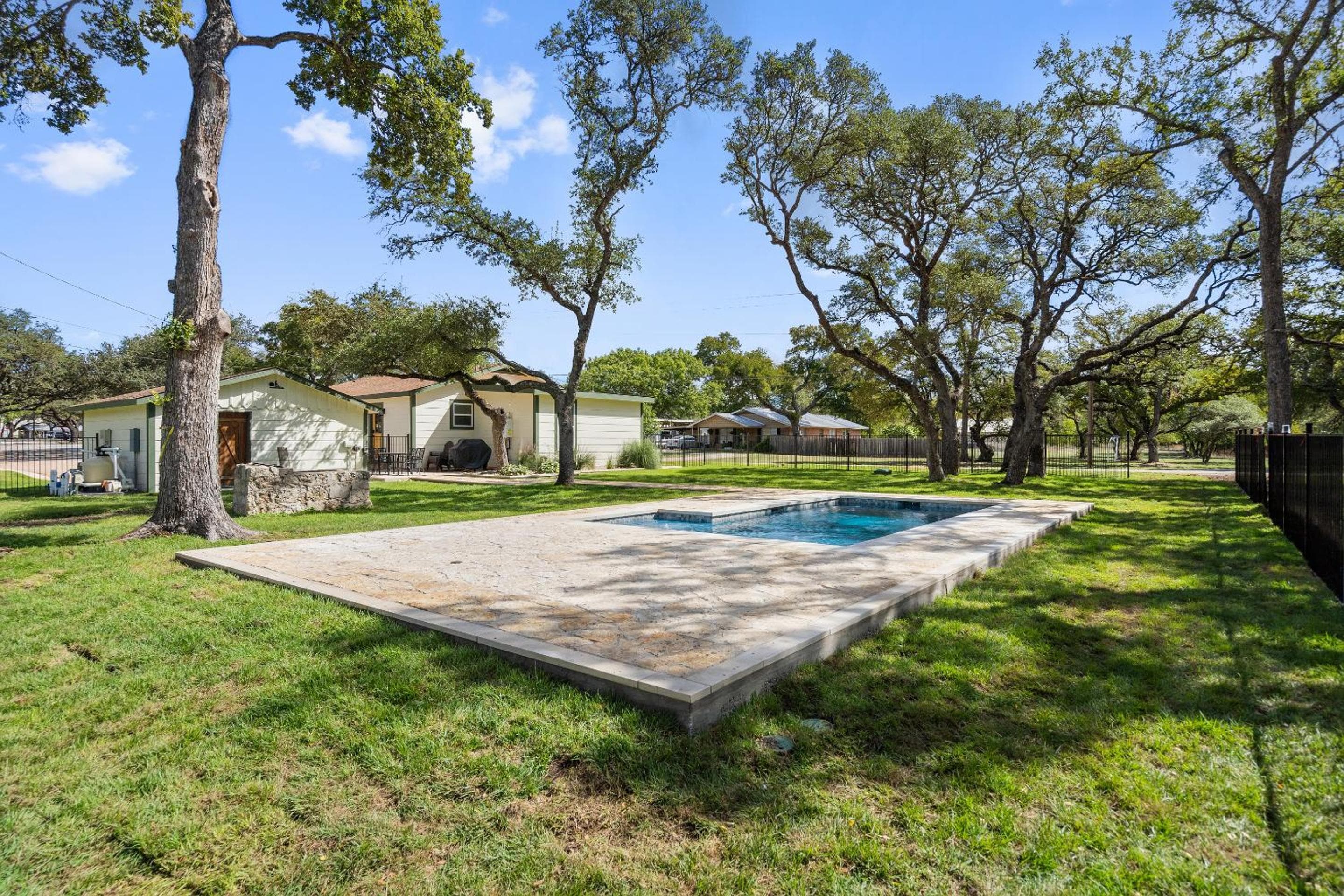 Upscale Home with Pool and FirePit - Close to Mercer St!