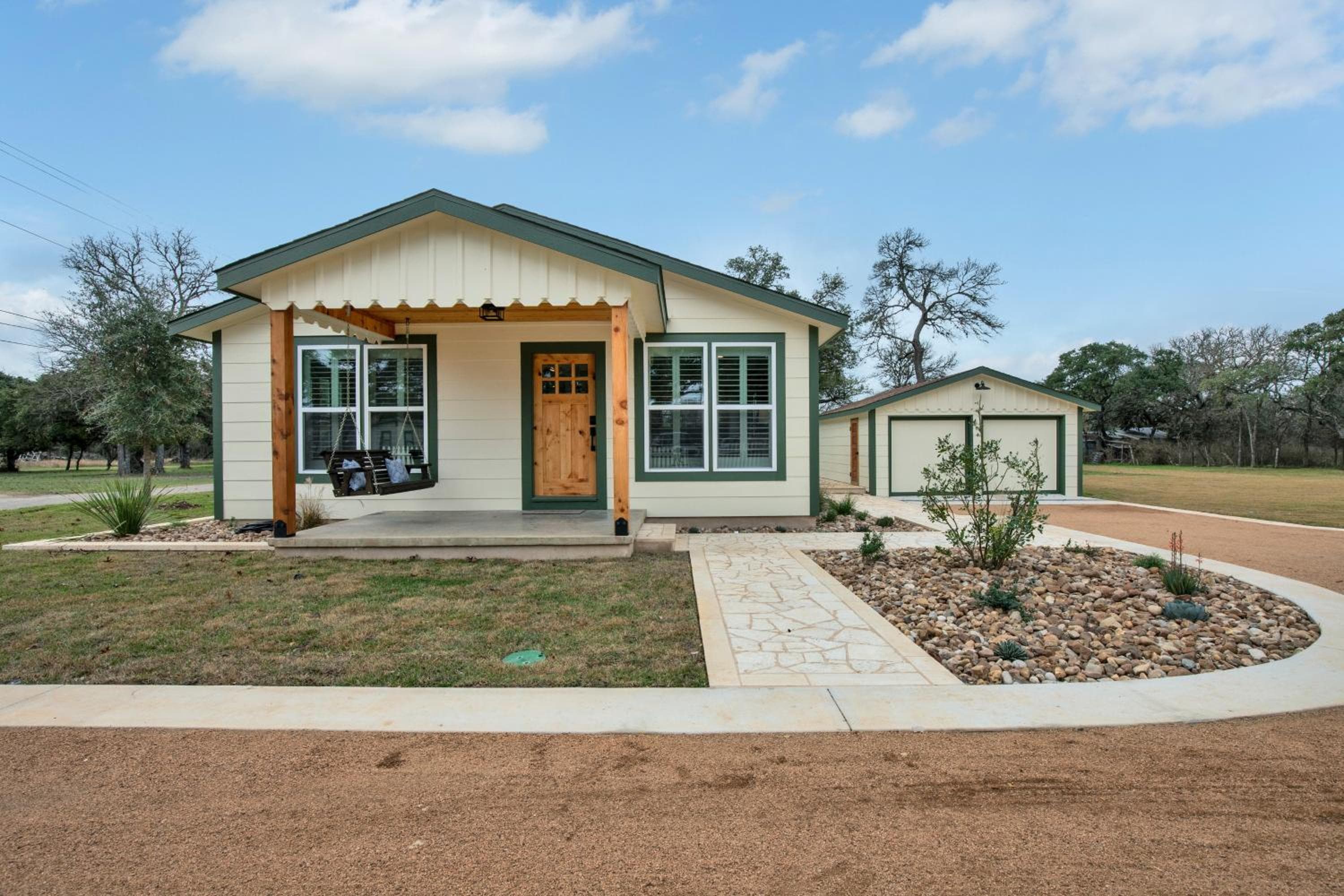 Upscale Home with Pool and FirePit - Close to Mercer St!