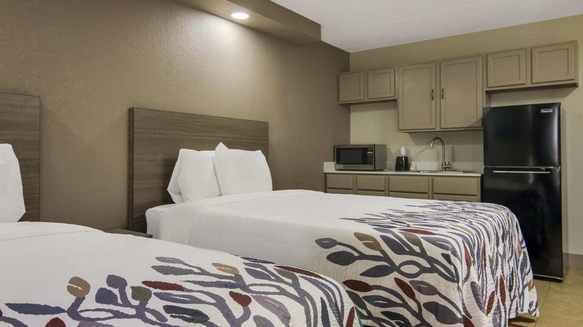 Red Roof Inn & Conference Center Chicago - Aurora Fox Valley