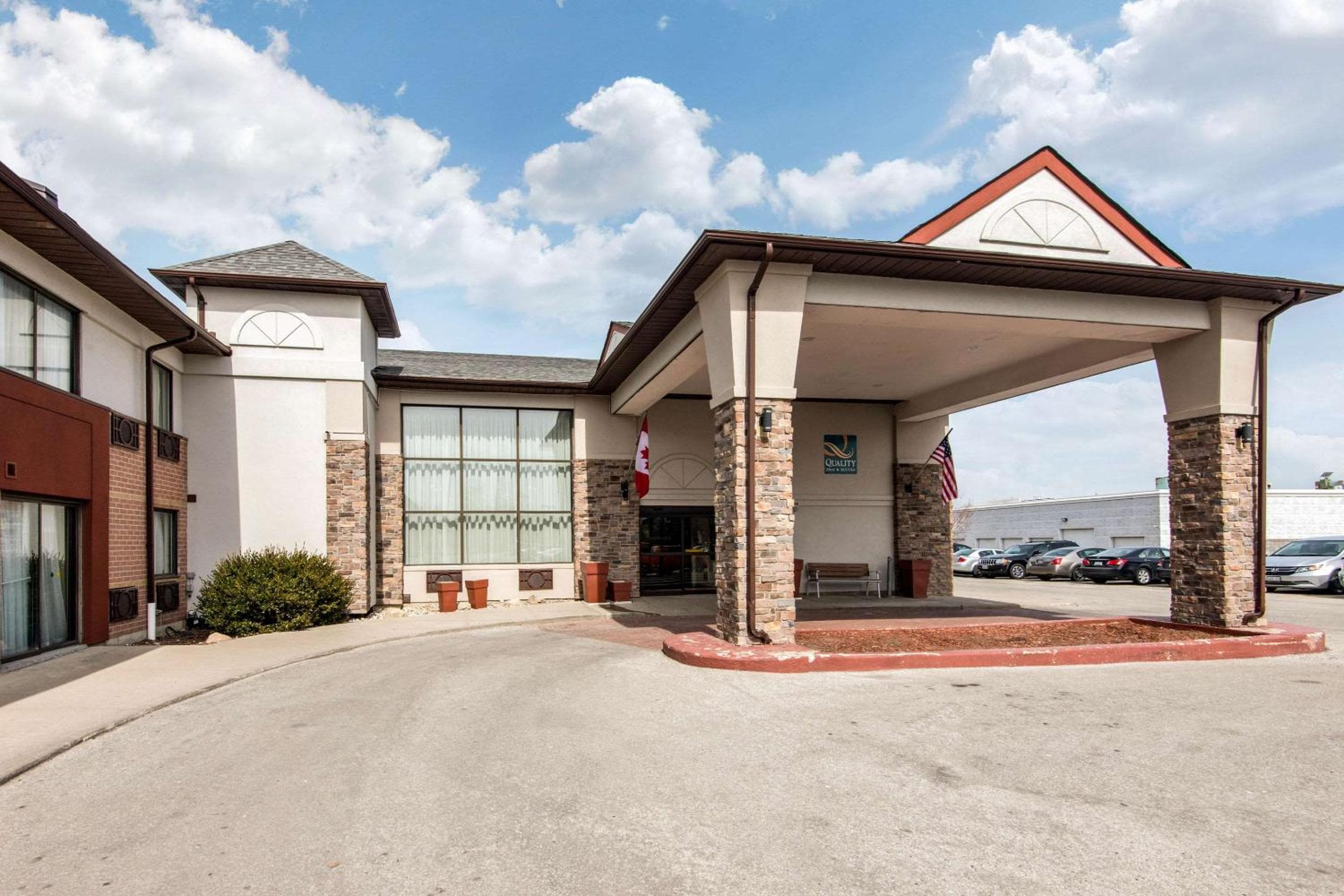 Quality Inn & Suites 5585 Ambler Drive Mississauga Ontario
