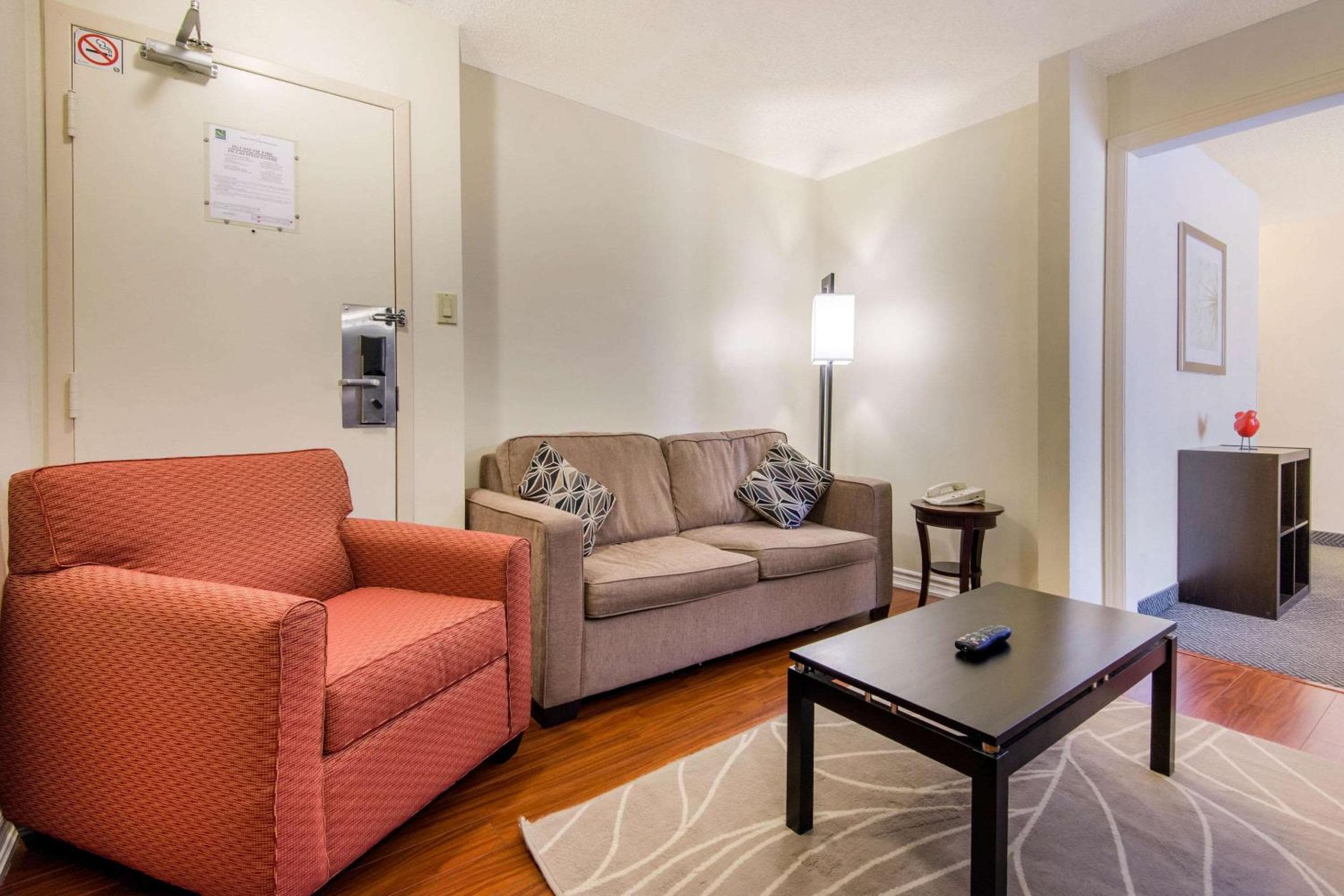 Quality Inn & Suites 5585 Ambler Drive Mississauga Ontario