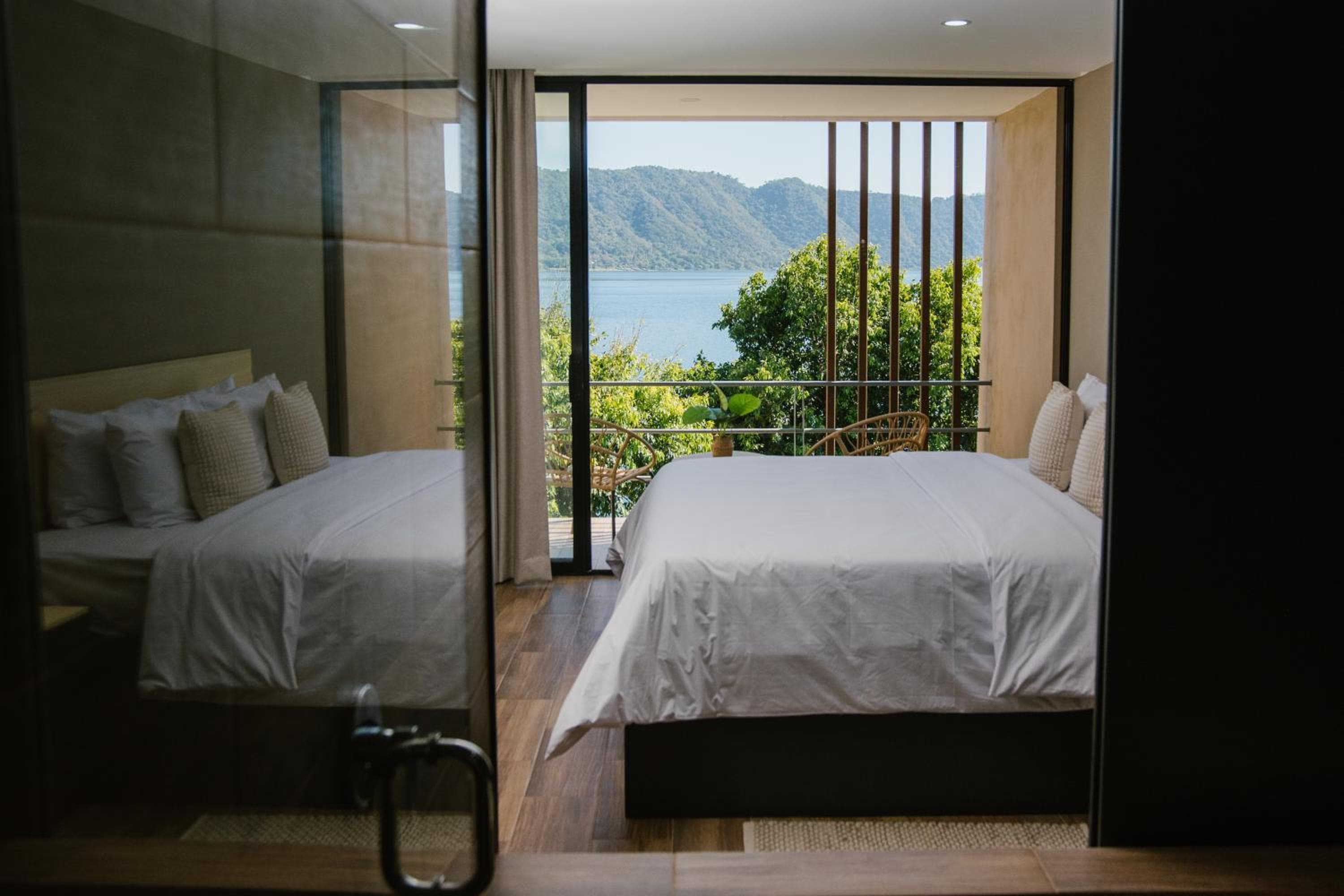 Cardedeu Hotel Lago de Coatepeque