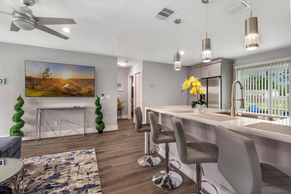 Modern getaway near the beach with room for a boat