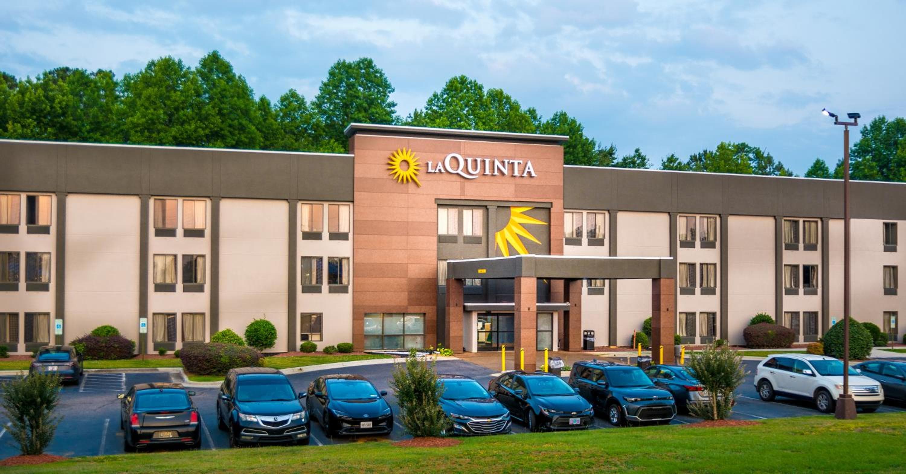 La Quinta Inn & Suites by Wyndham Fayetteville I-95