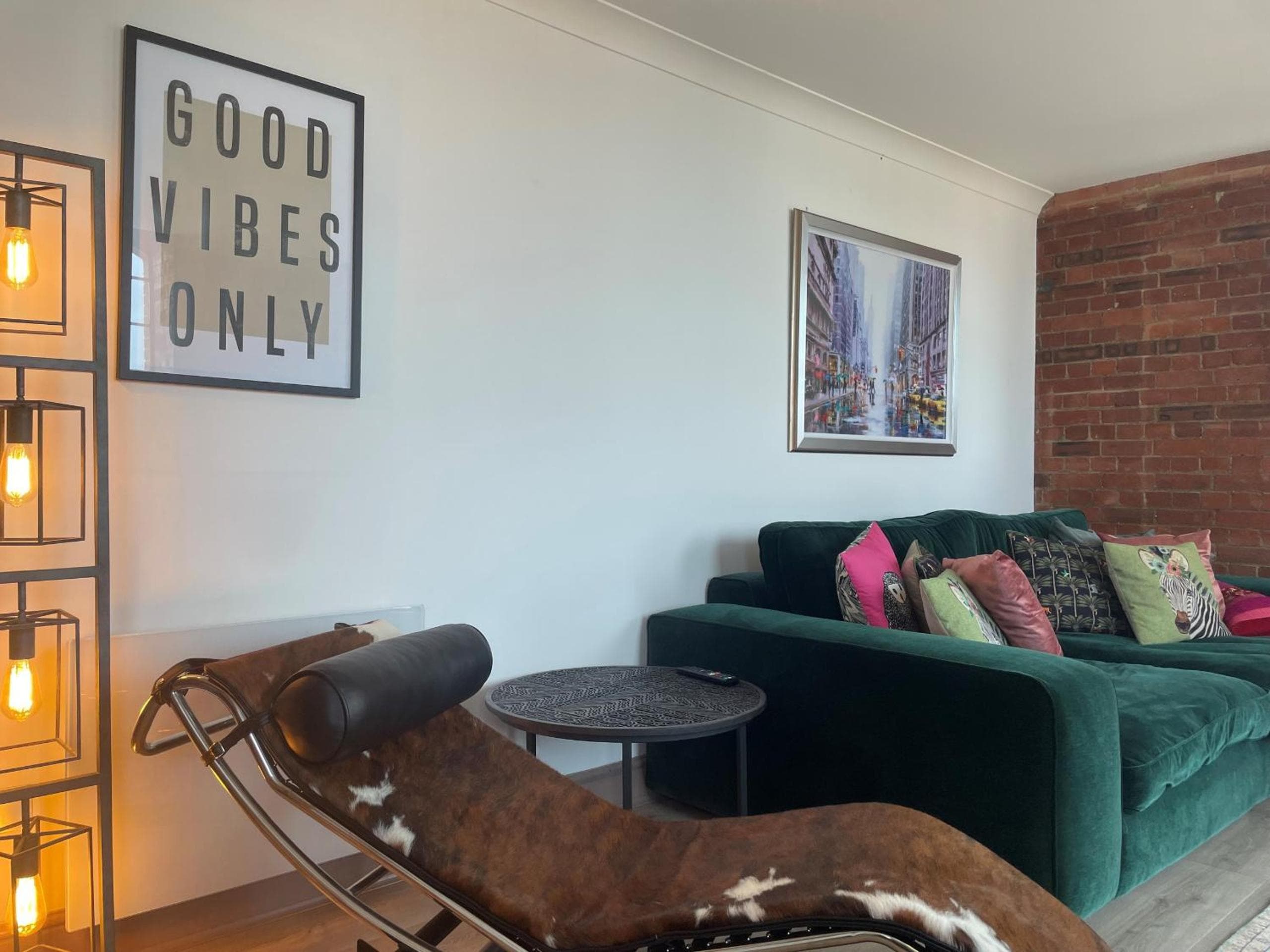 Addlestone Weybridge Stunning 2 bedroom 2 bath