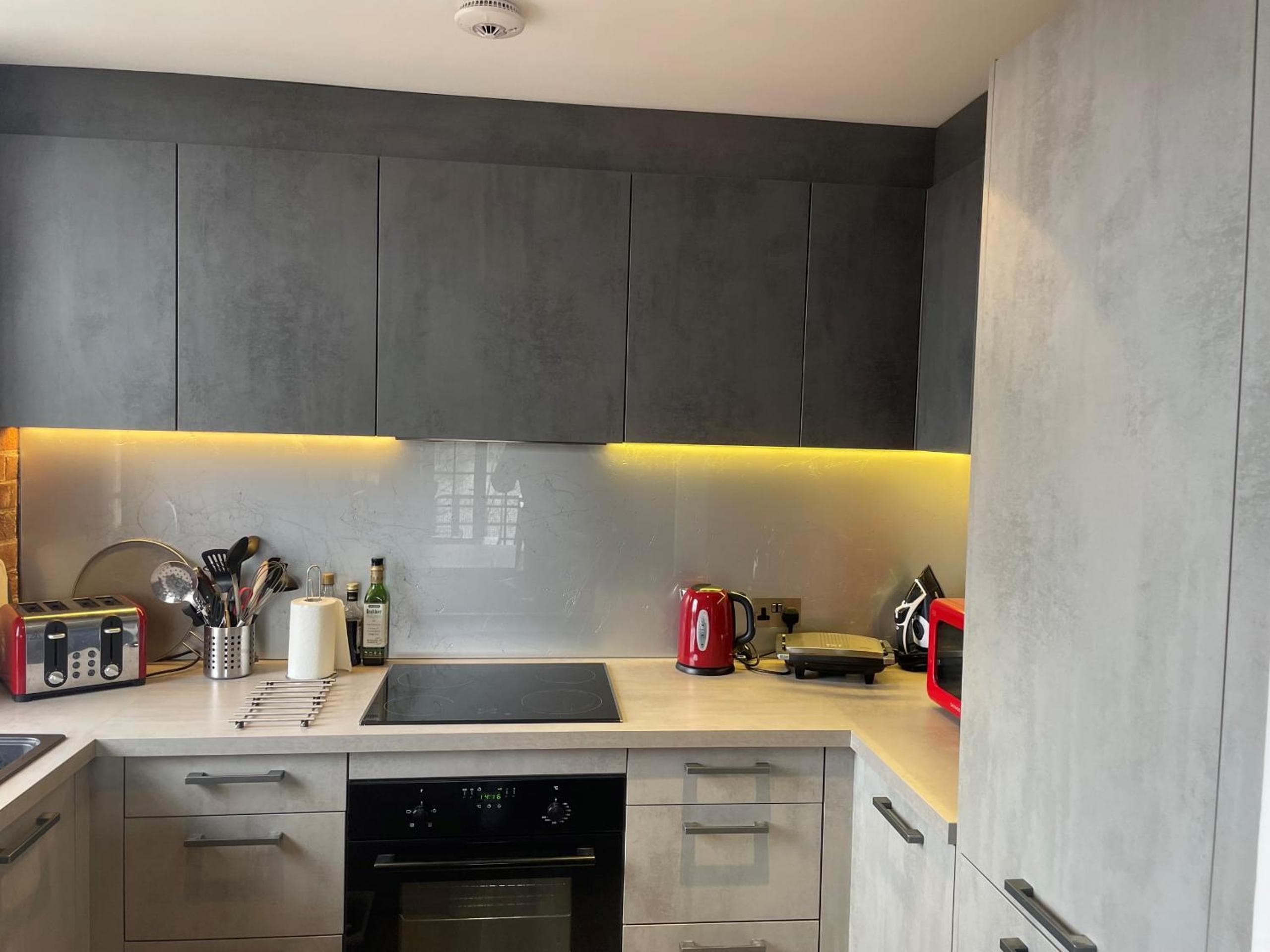Addlestone Weybridge Stunning 2 bedroom 2 bath