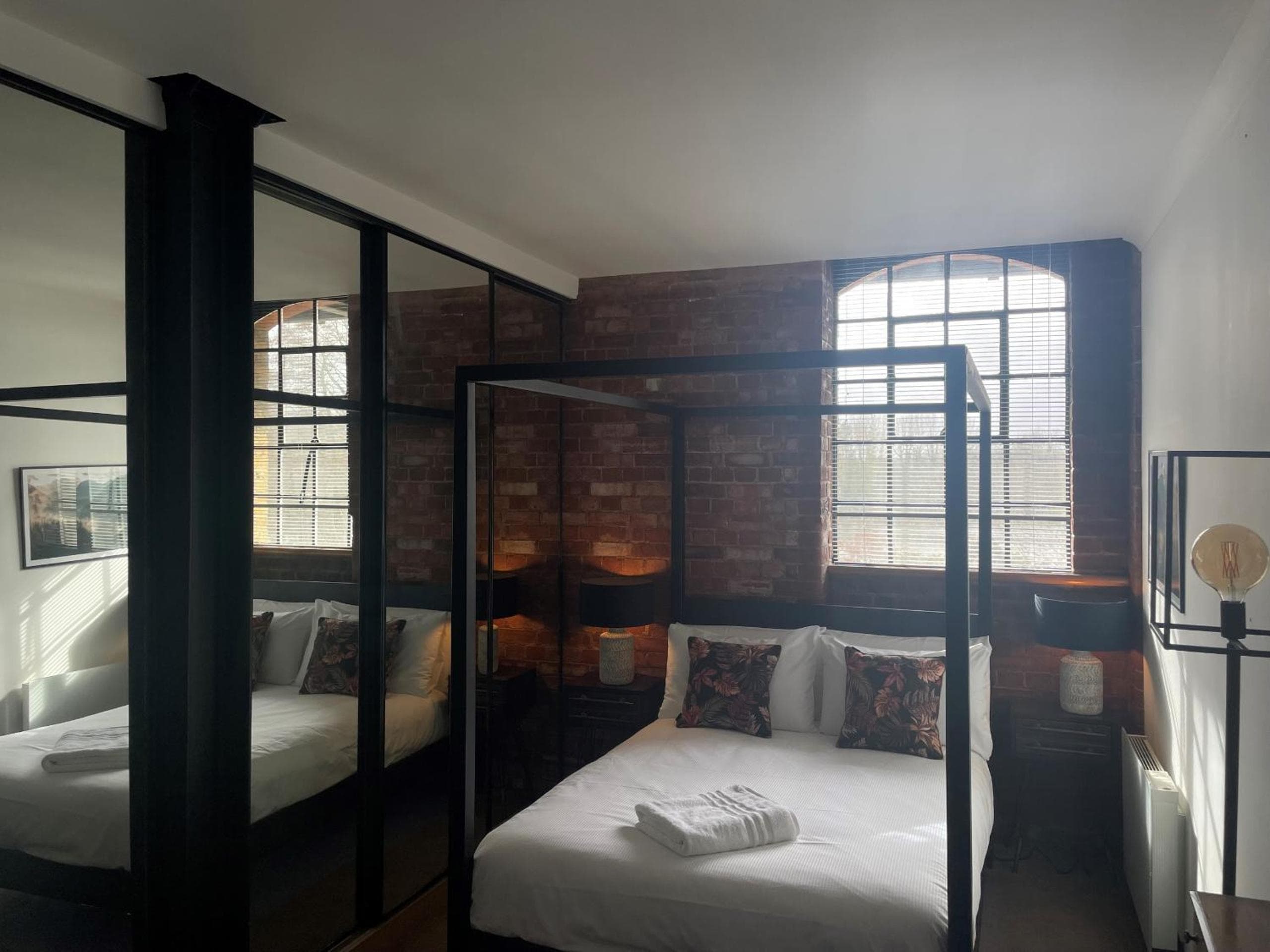 Addlestone Weybridge Stunning 2 bedroom 2 bath