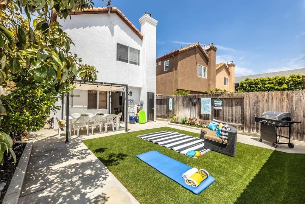 The White Beach House of Huntington