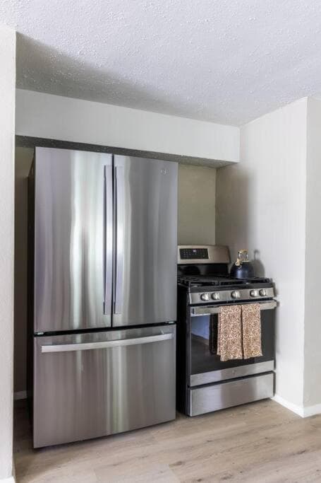 NEWLY Listed! Westlake Stylish