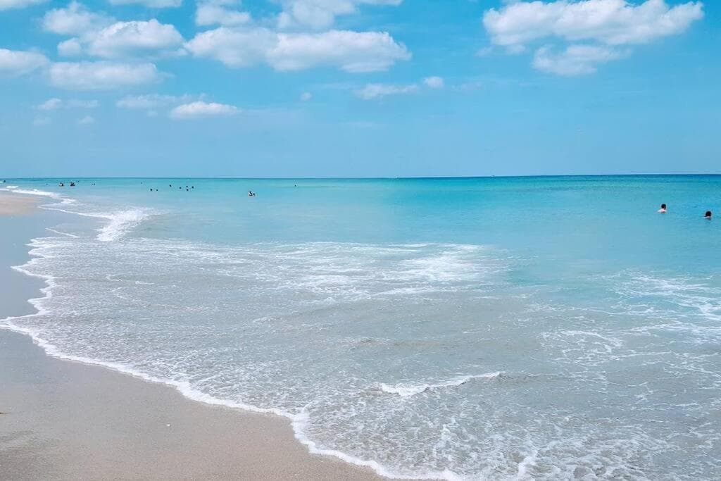 Alluring Luxury Oasis, Modern Comfort & Relaxation