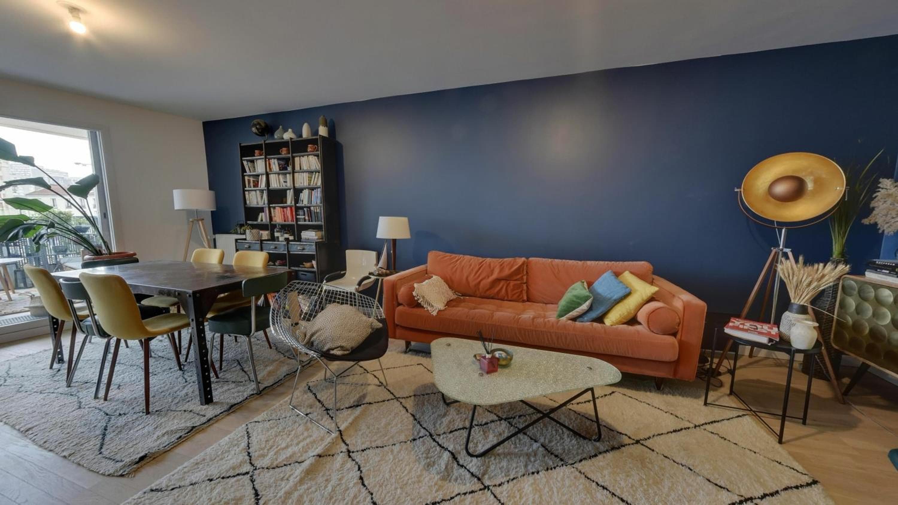 Modern Spacious flat with Terrace, Parking near Metro