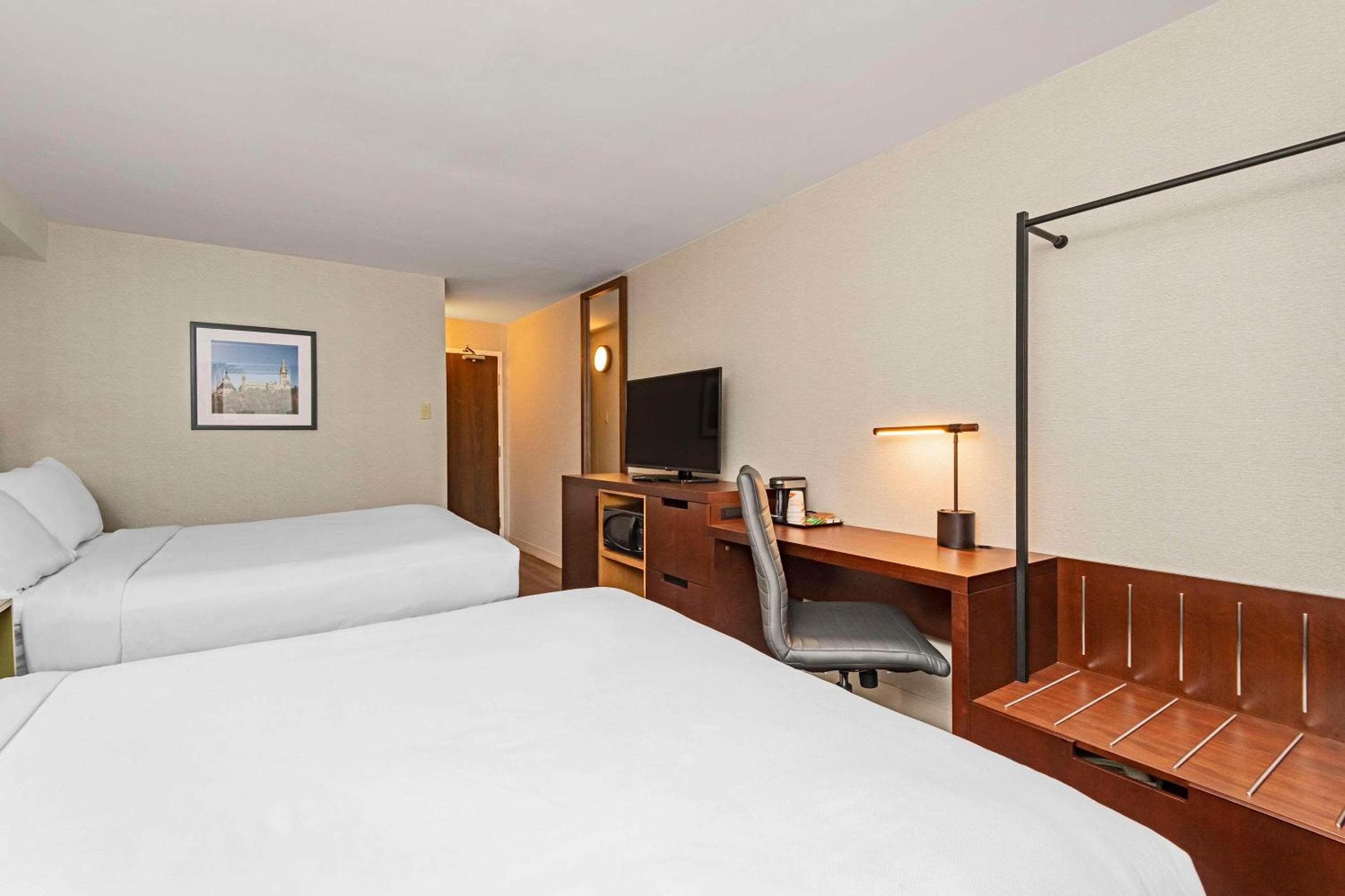 Comfort Inn Cambridge - Highway 401