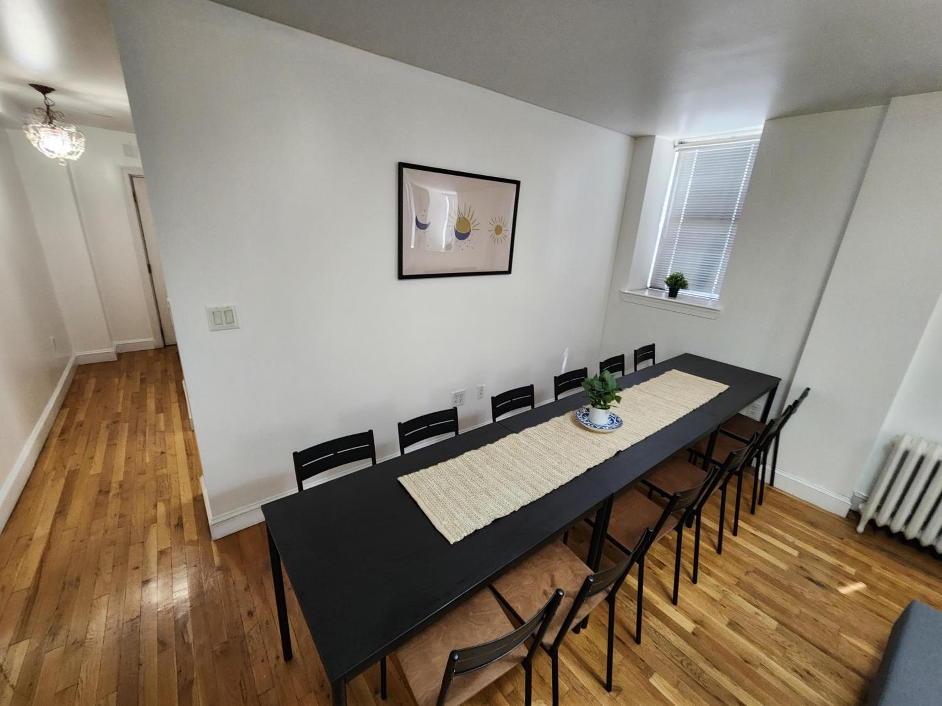 Spacious 3 bedroom apartment mins to NYC!