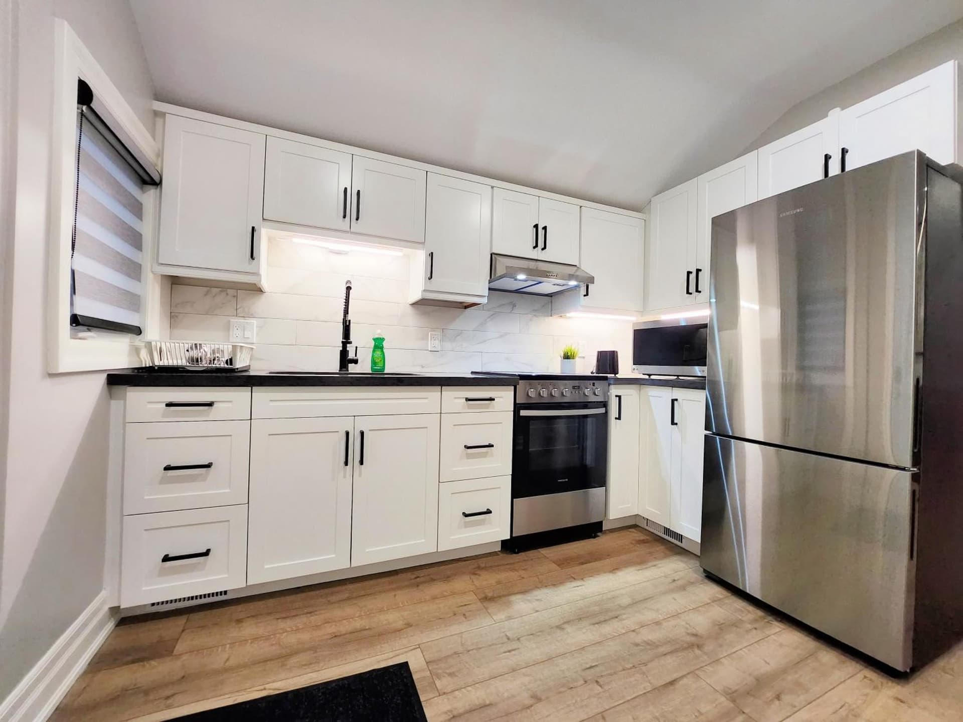 The Zen Escape Modern Queen Size One Bedroom Full Apartment
