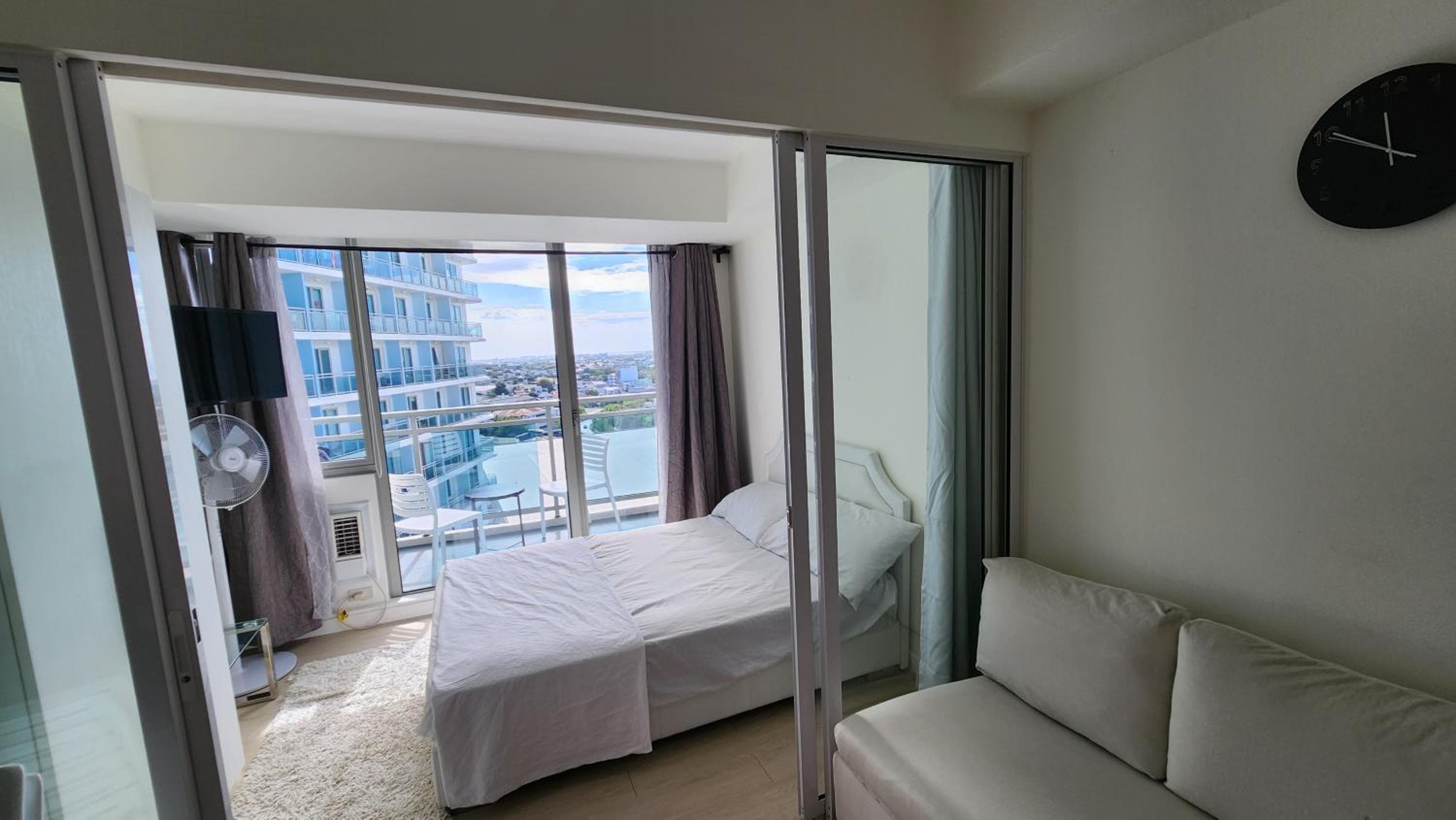 Sunset View 1BR @ Bahamas Tower - Azure Urban Resort Residences