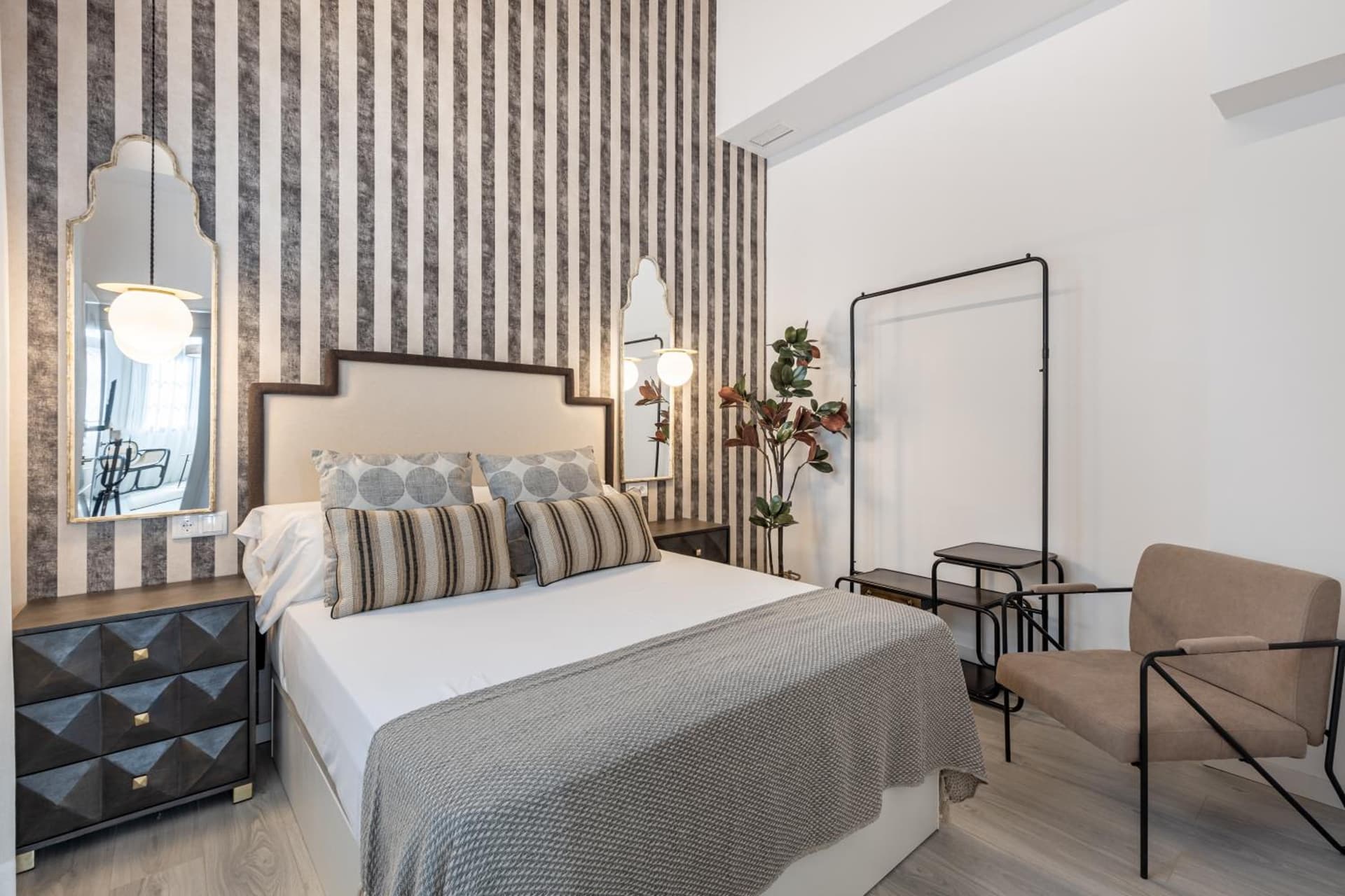 Apartamentos Puerta Elvira Suites 3000