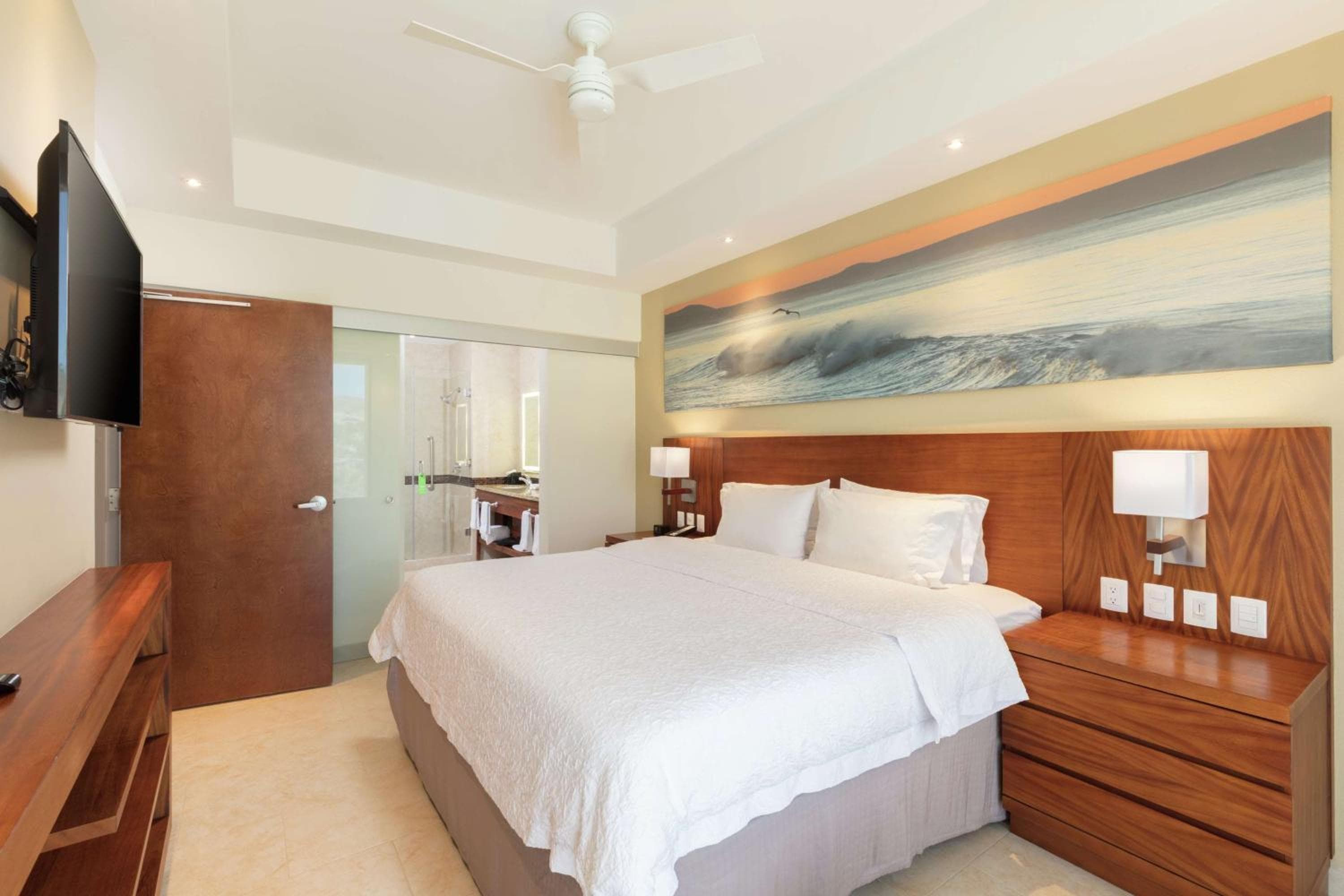 Hampton Inn & Suites by Hilton Los Cabos