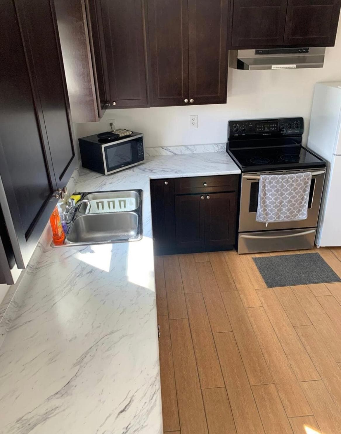 Self contained 2 level apartment with 4 bdrms & 2 bathroom