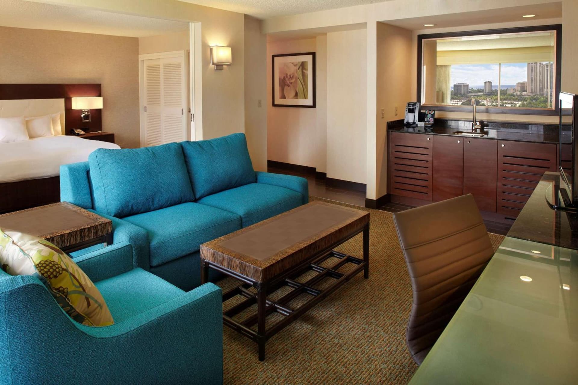 DoubleTree by Hilton Alana - Waikiki Beach