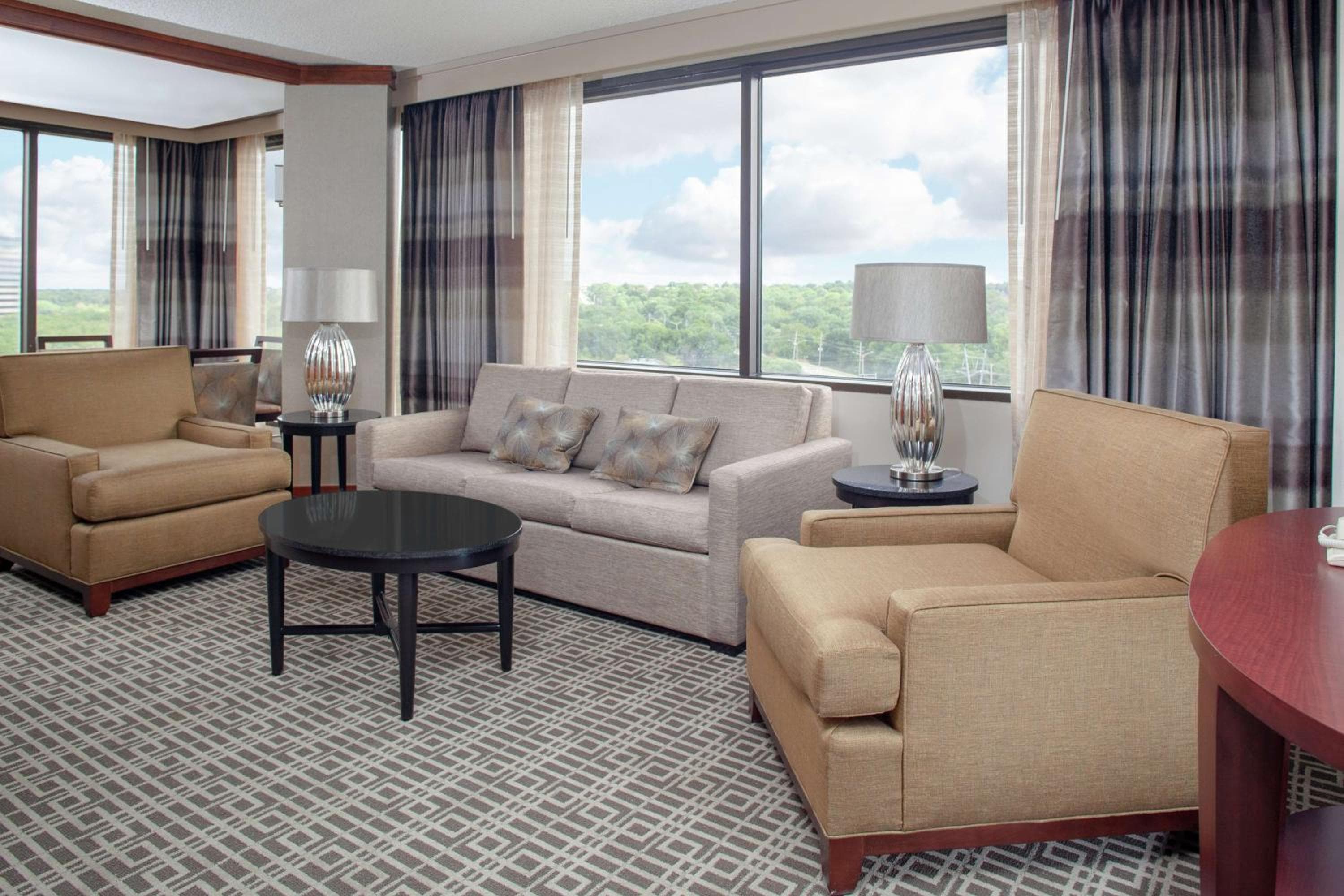 DoubleTree by Hilton Kansas City - Overland Park