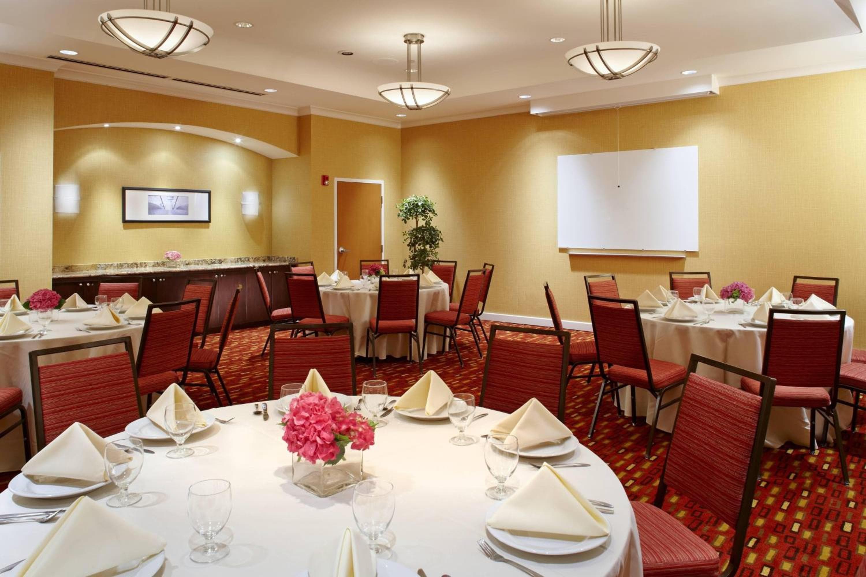 Courtyard by Marriott Pittsburgh West Homestead Waterfront