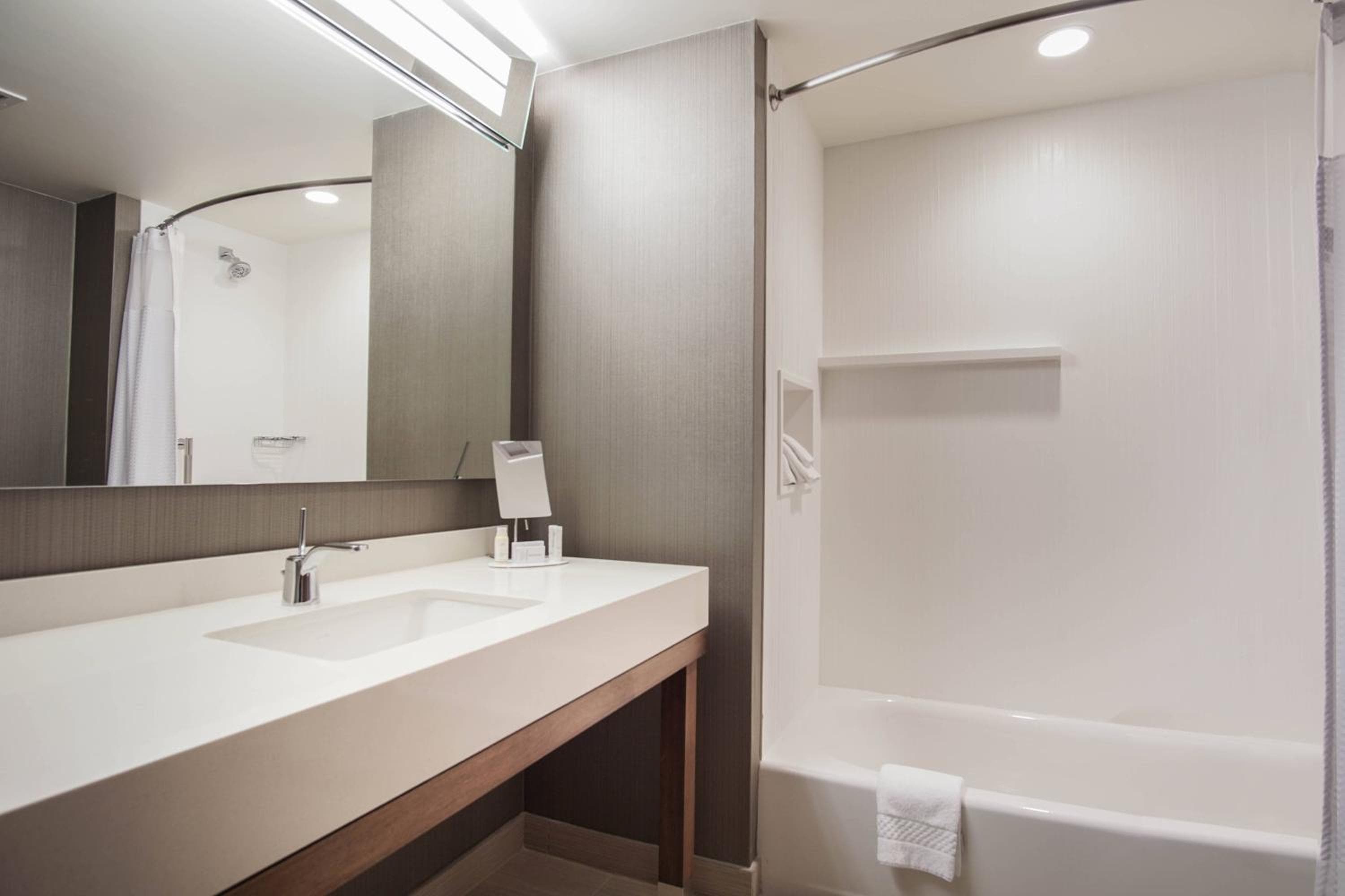 Courtyard by Marriott Lenox Berkshires