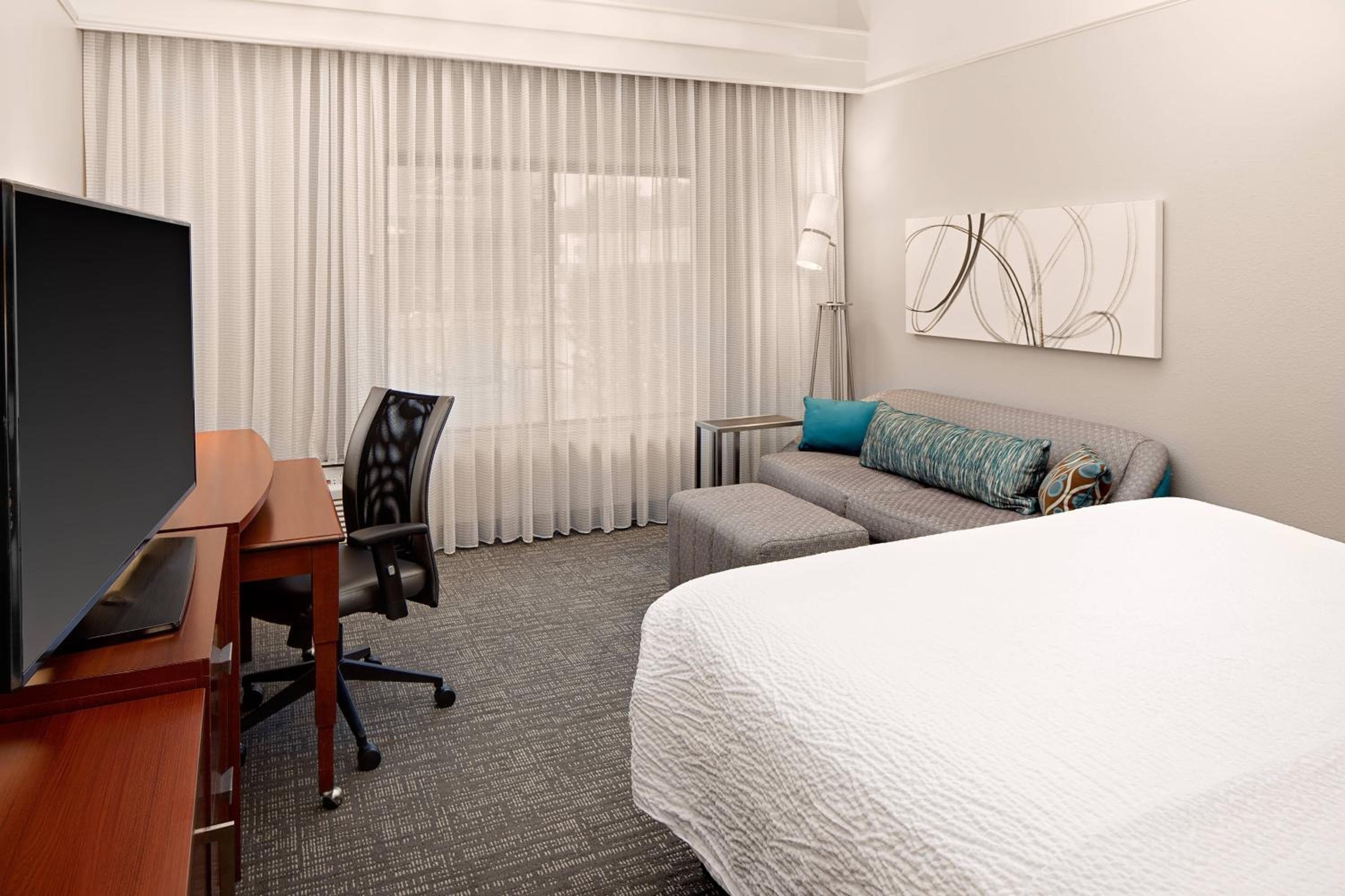 Courtyard by Marriott Houston Rice University