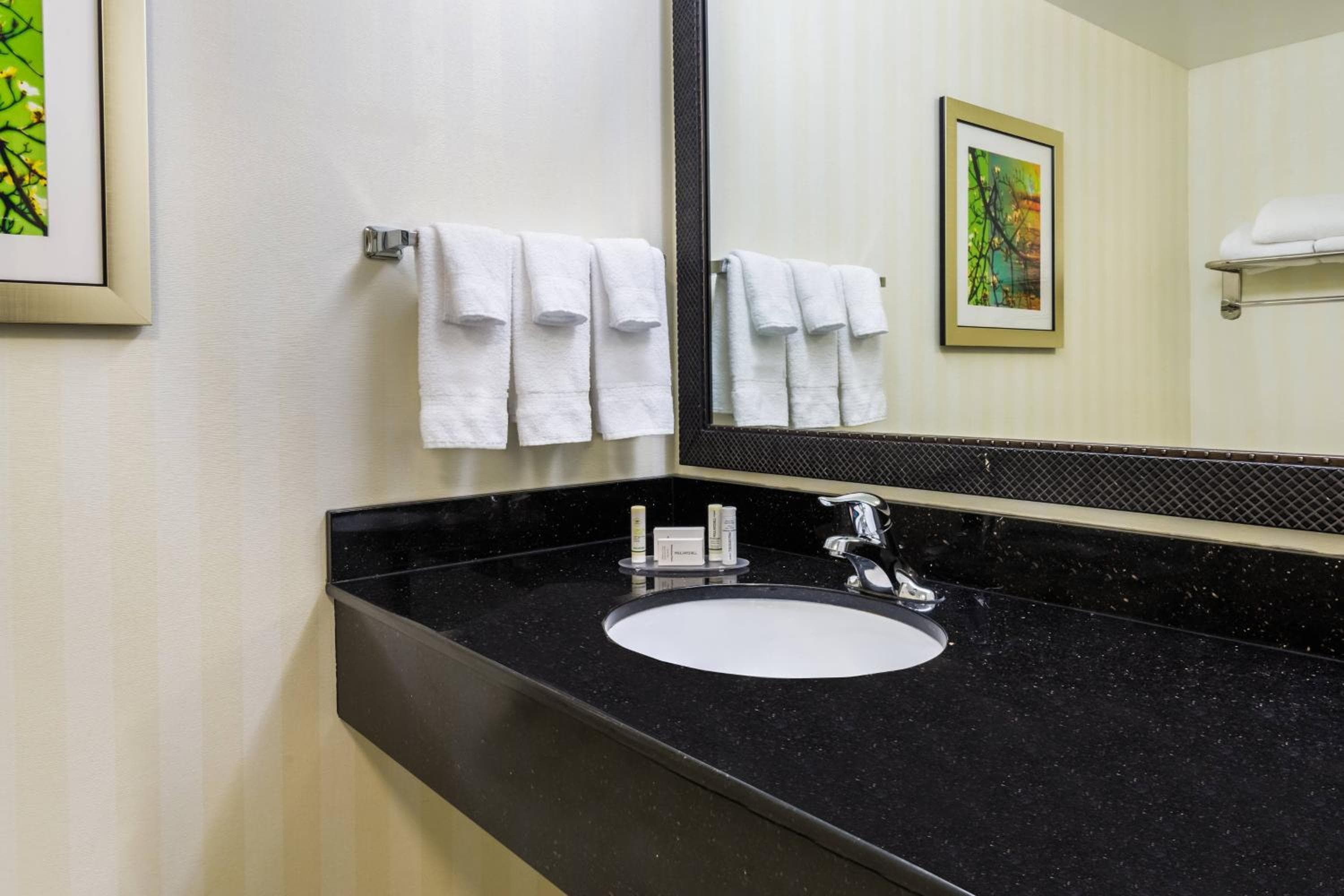Fairfield Inn & Suites – Buffalo Airport