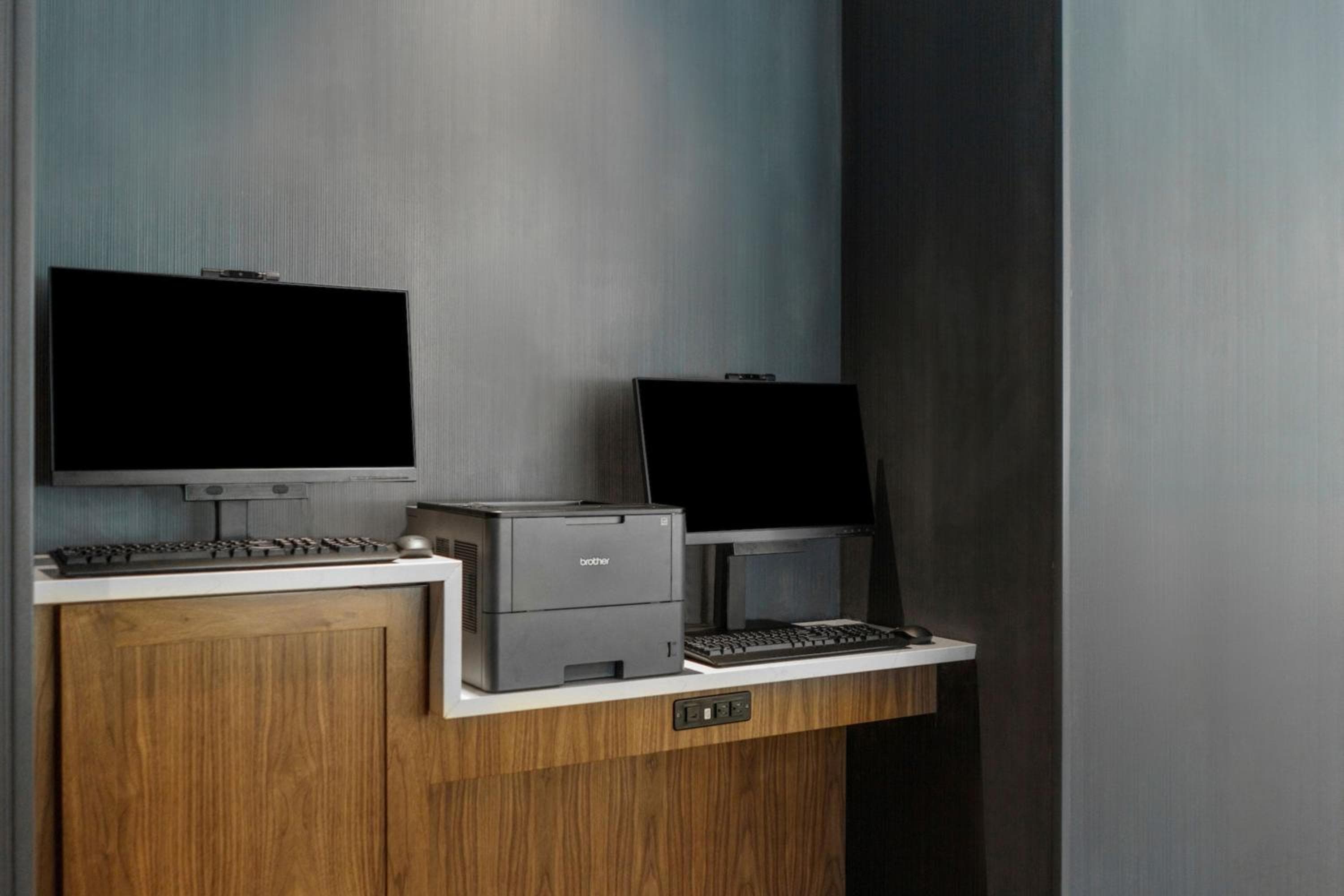 Courtyard by Marriott Indianapolis Fishers