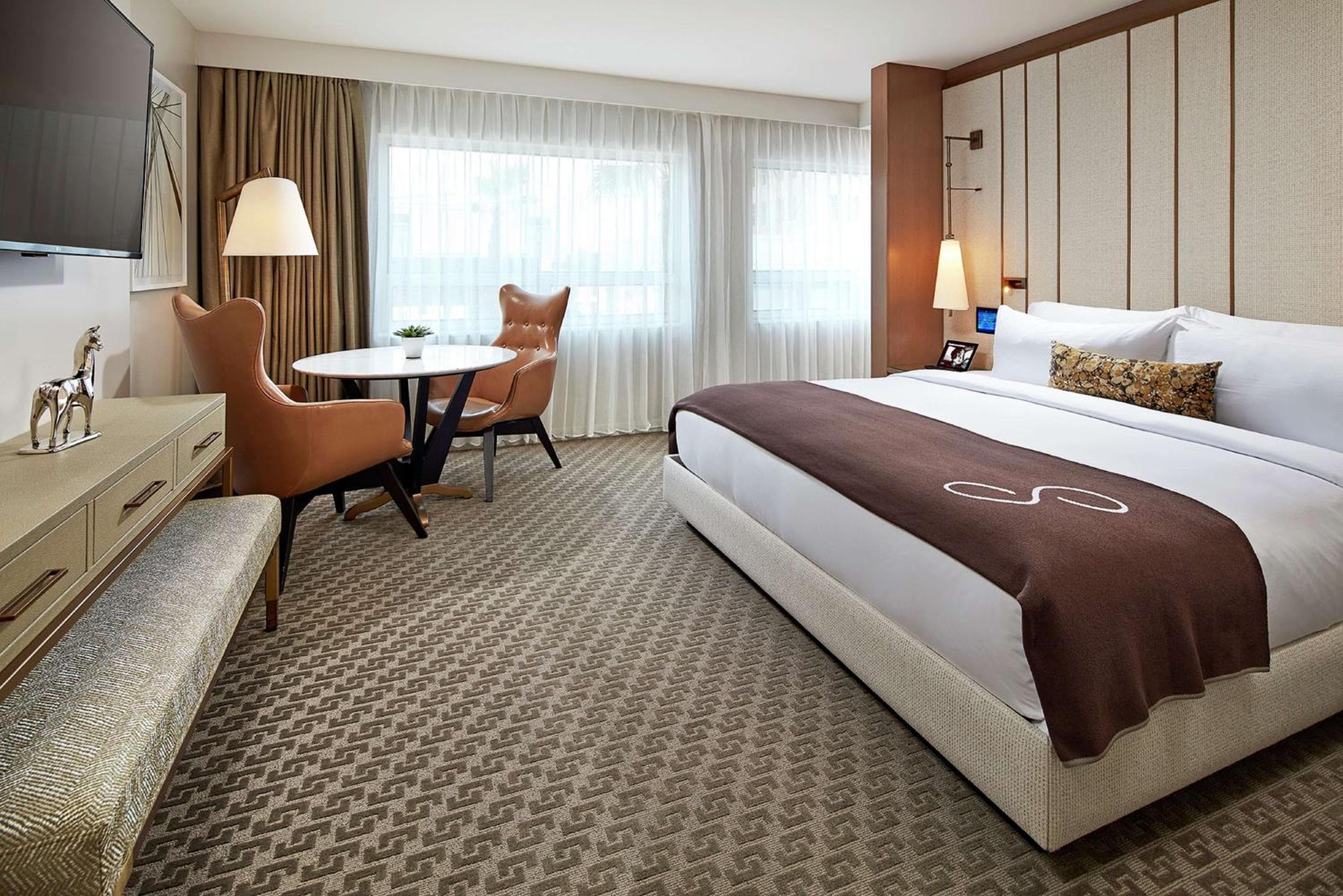 The Statler Dallas, Curio Collection By Hilton