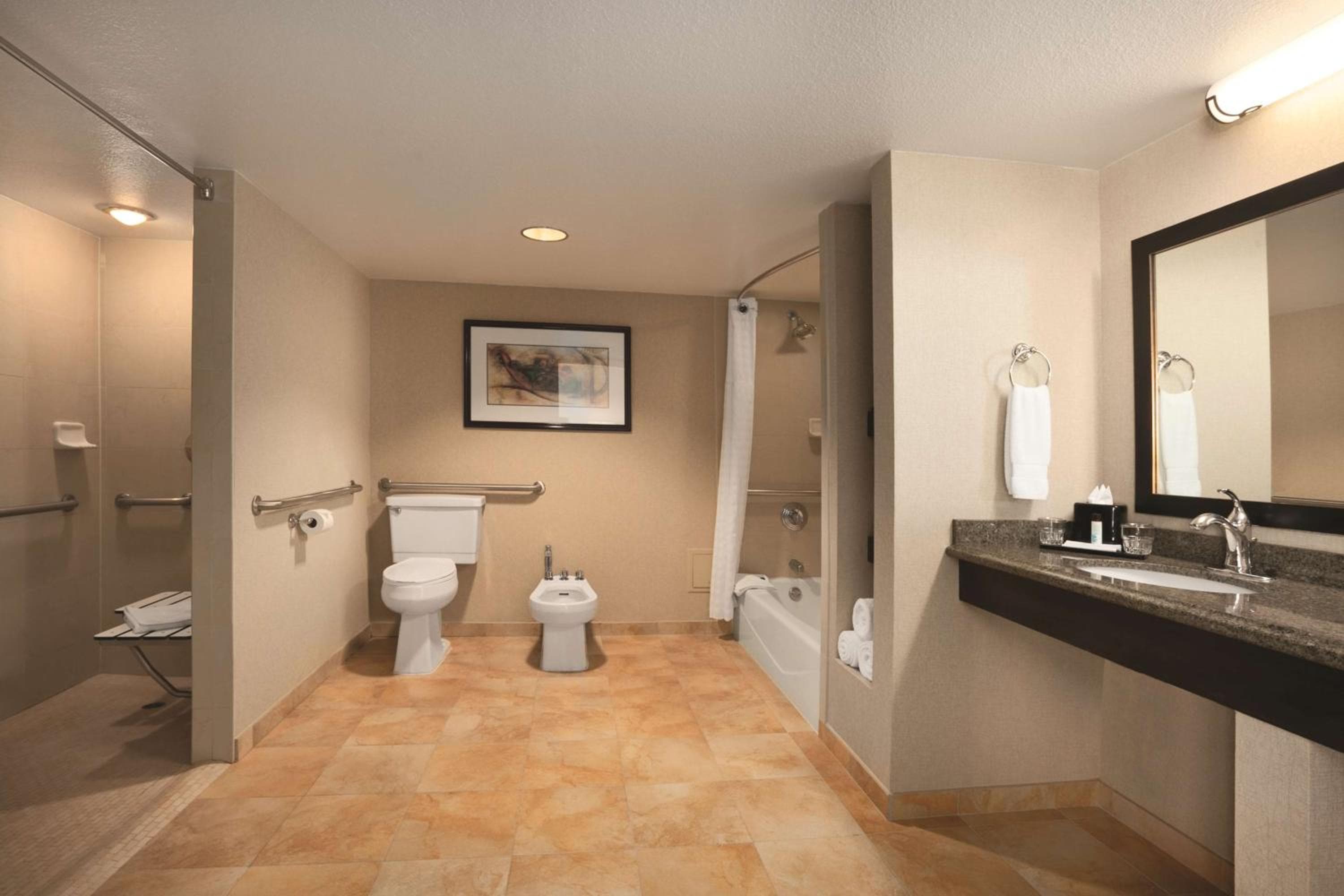 Embassy Suites by Hilton Phoenix Tempe
