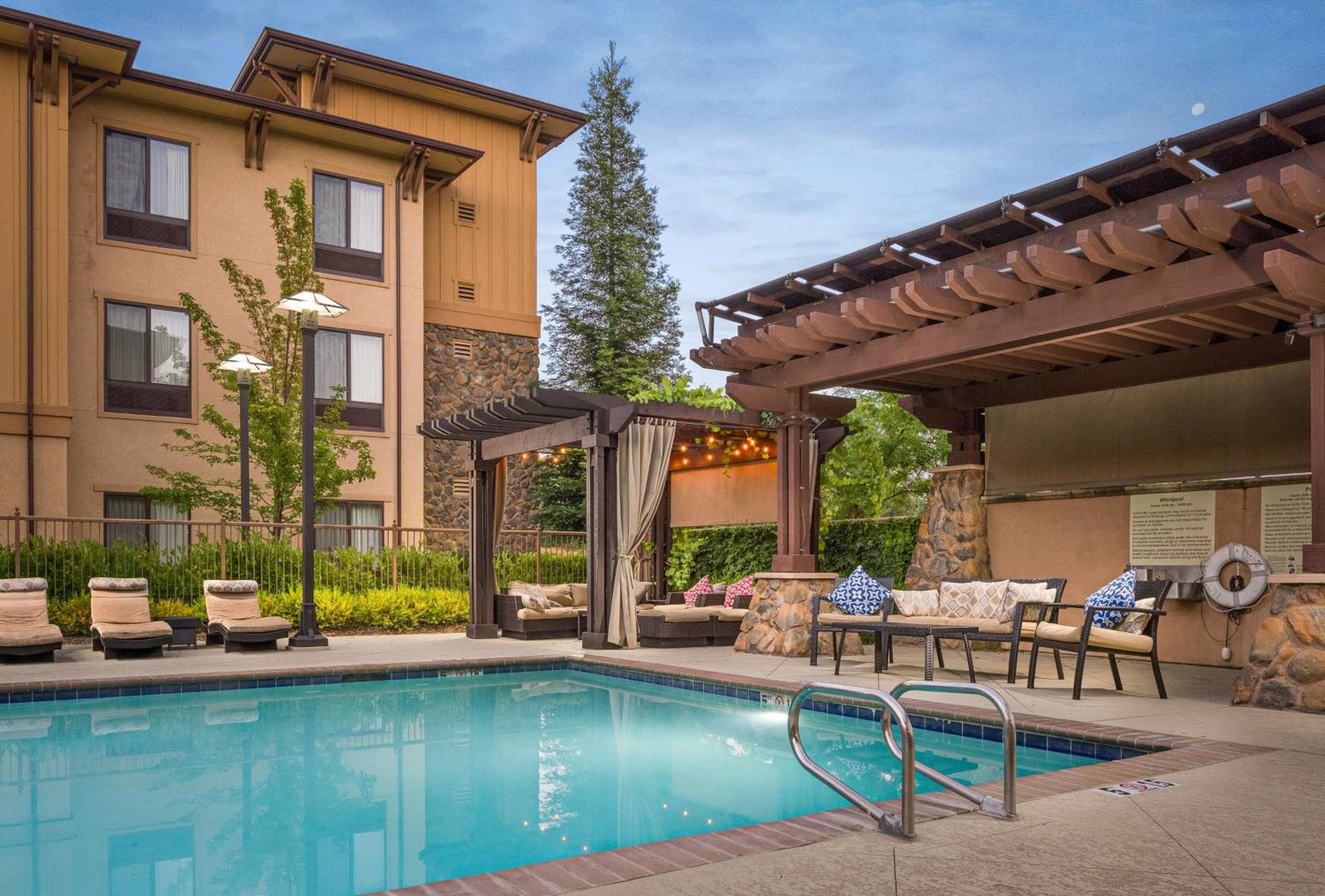 Hampton Inn & Suites Windsor-Sonoma Wine Country