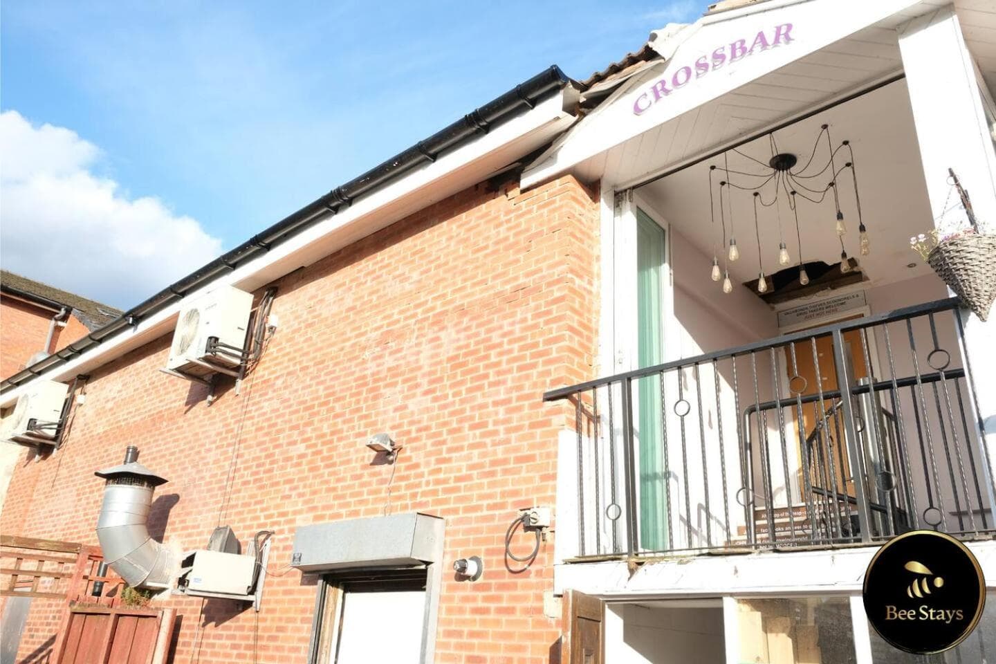 Bee Stays - Crossbar Hotel One-Bedroom Flats