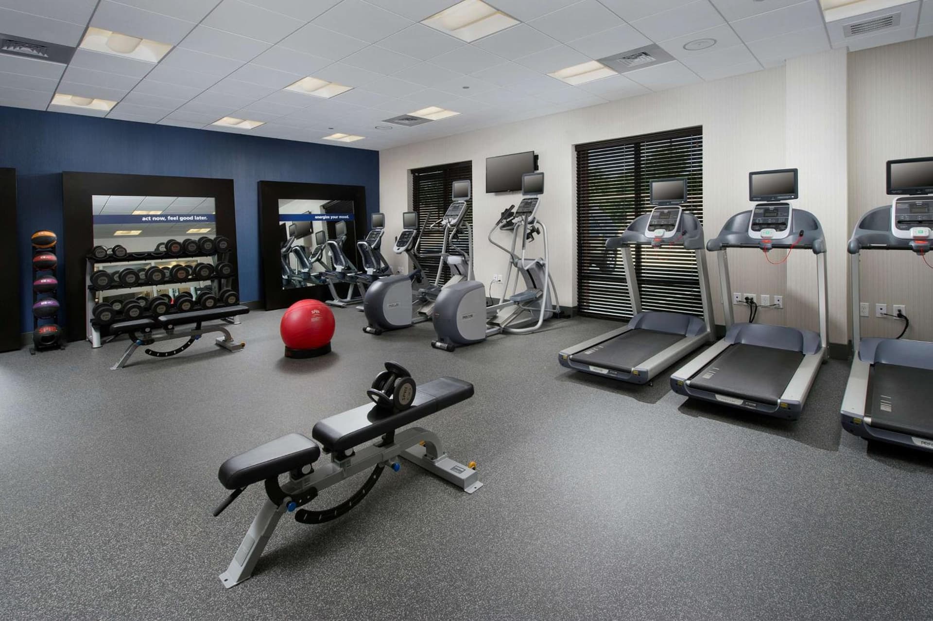 Hampton Inn & Suites Falls Church