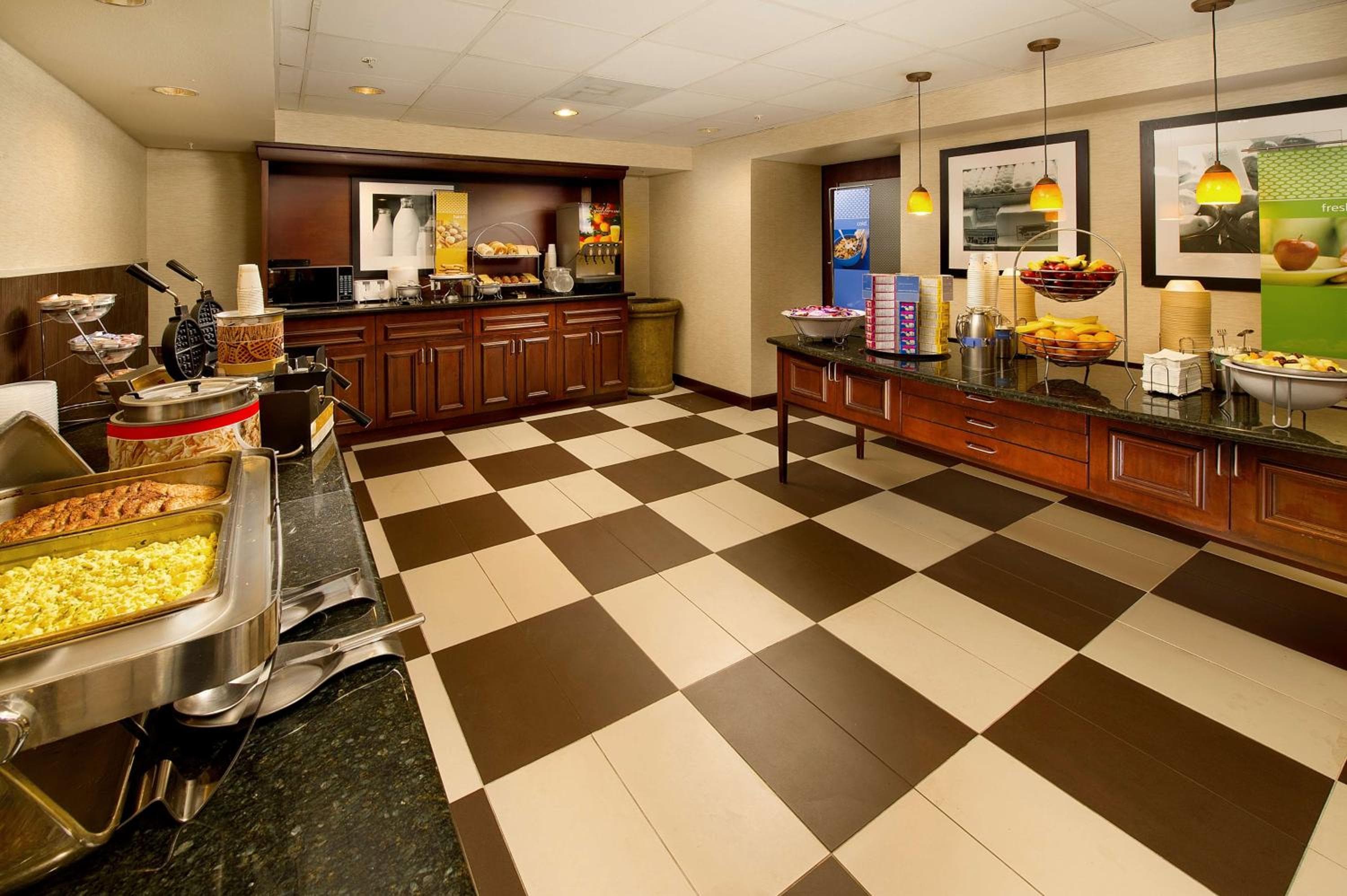 Hampton Inn and Suites San Antonio Airport