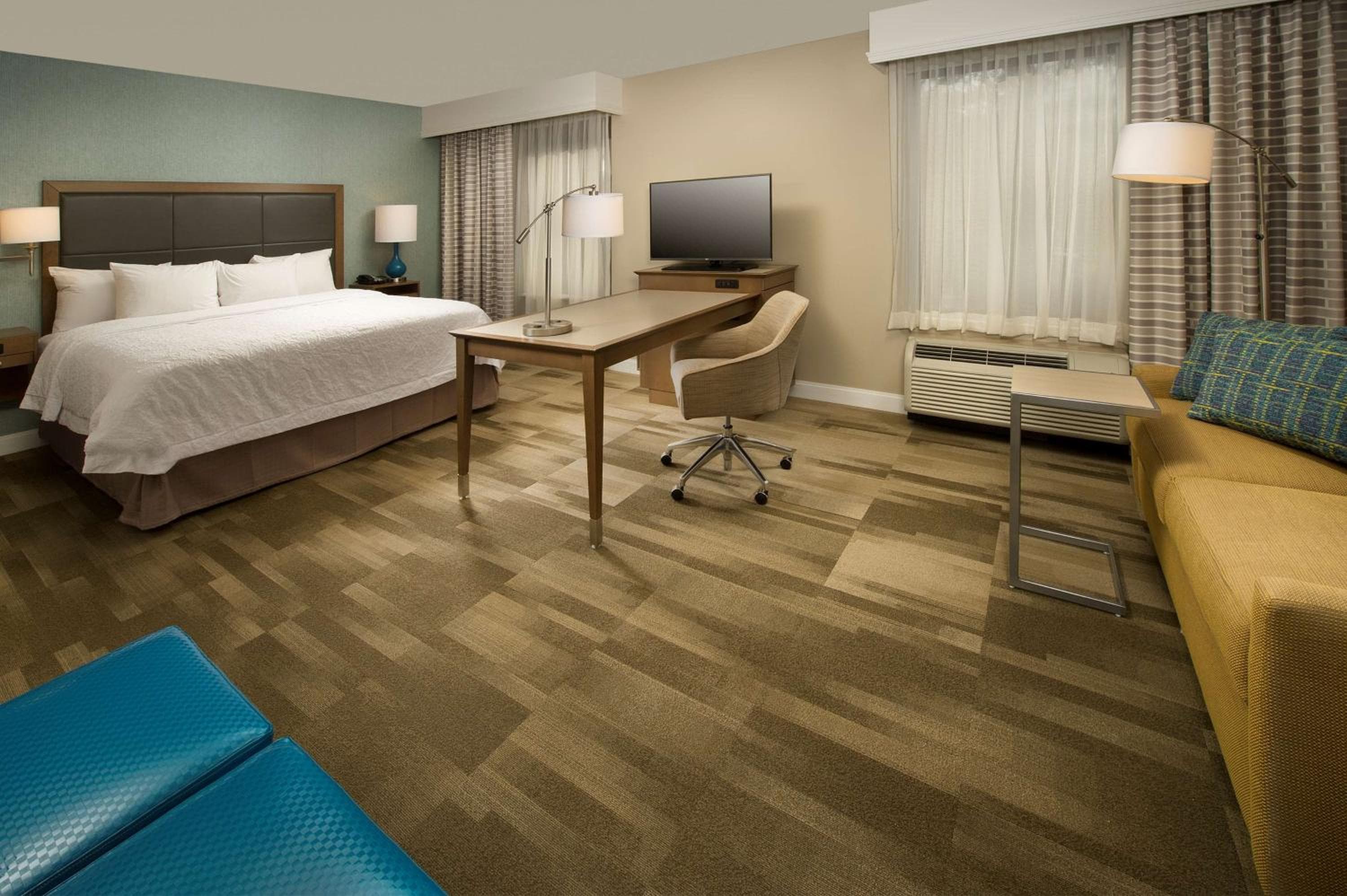 Hampton Inn & Suites Syracuse/Carrier Circle