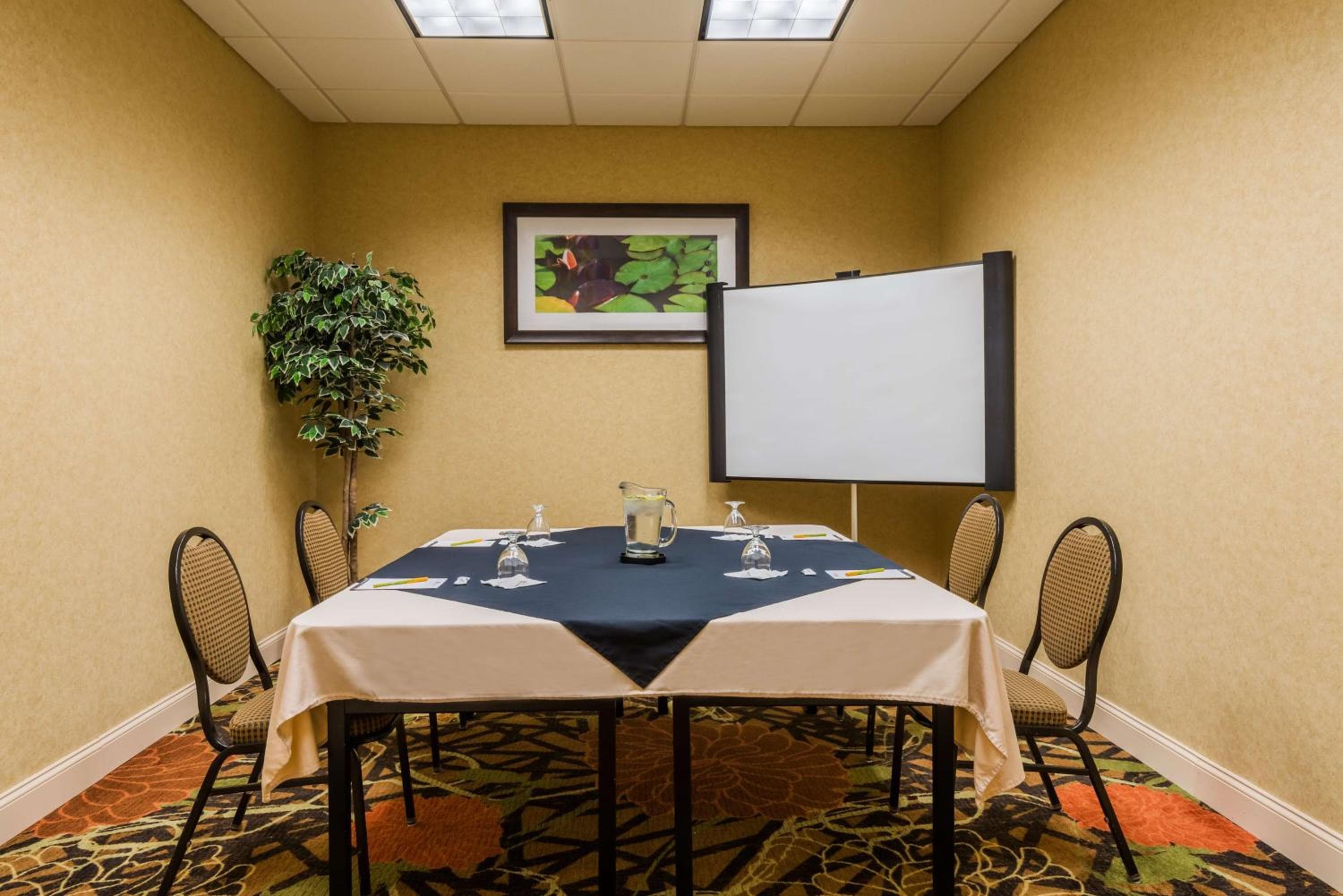 Hilton Garden Inn Buffalo Airport
