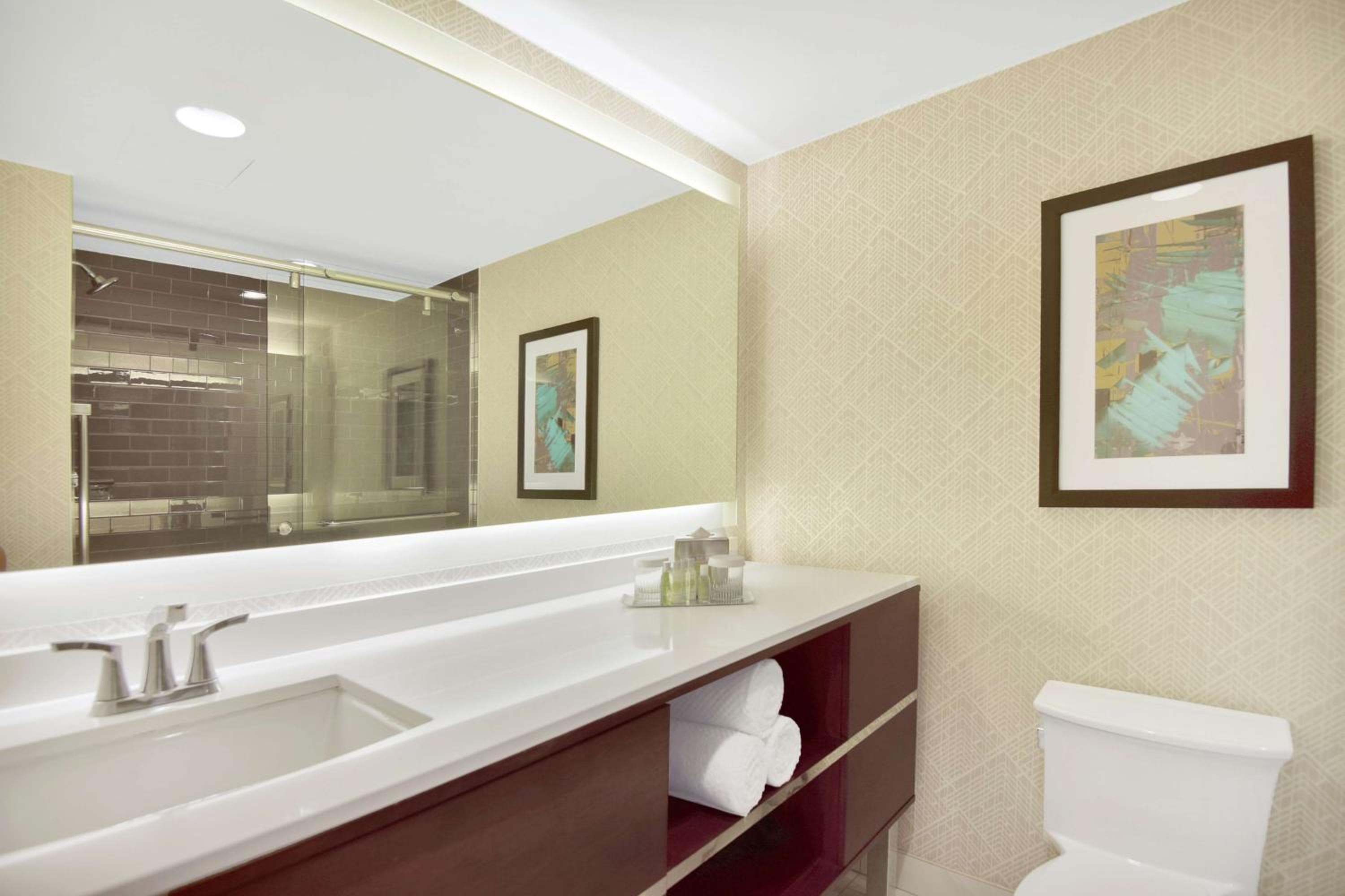 DoubleTree by Hilton Hotel & Suites Houston by the Galleria