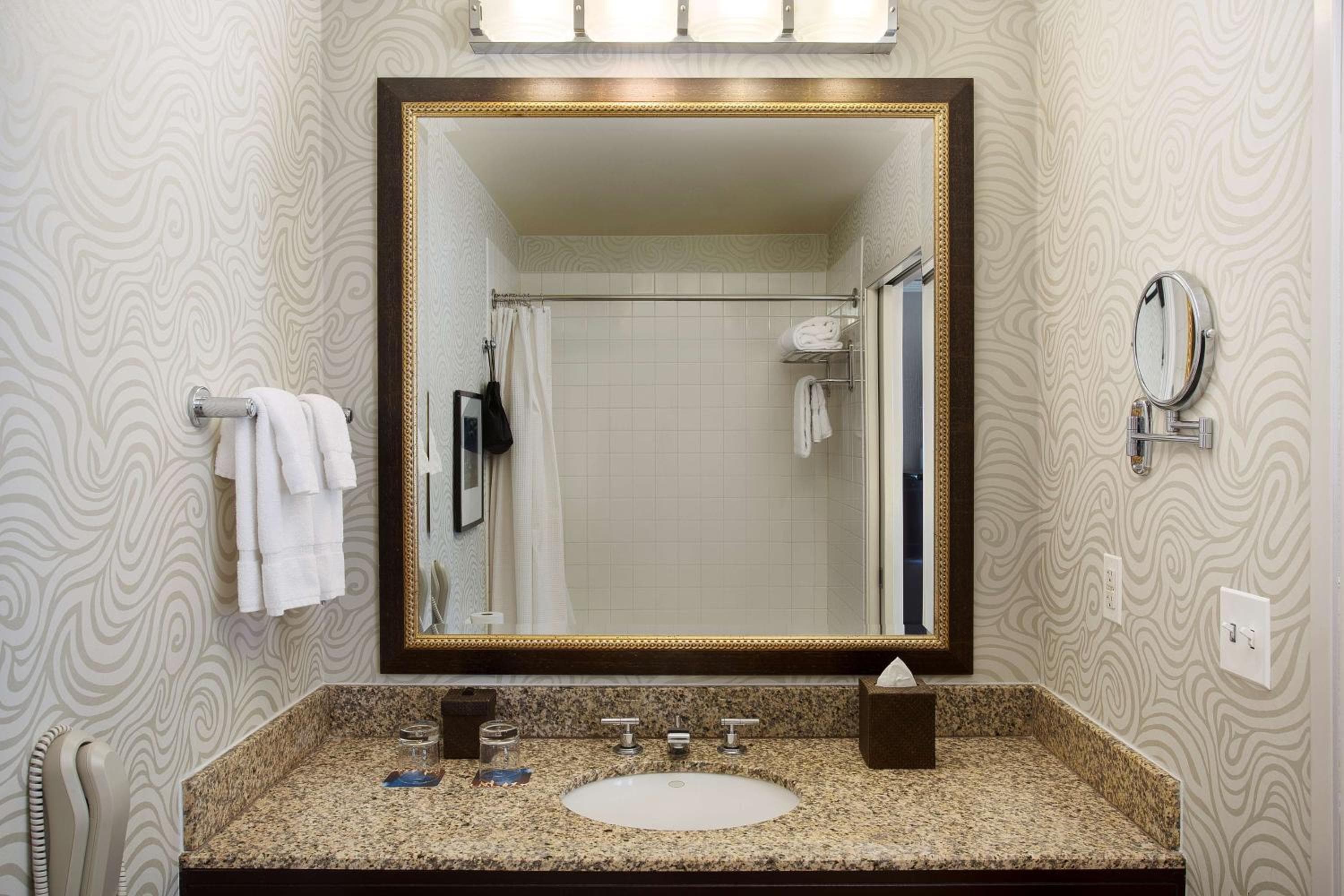 Juniper Hotel Cupertino, Curio Collection by Hilton